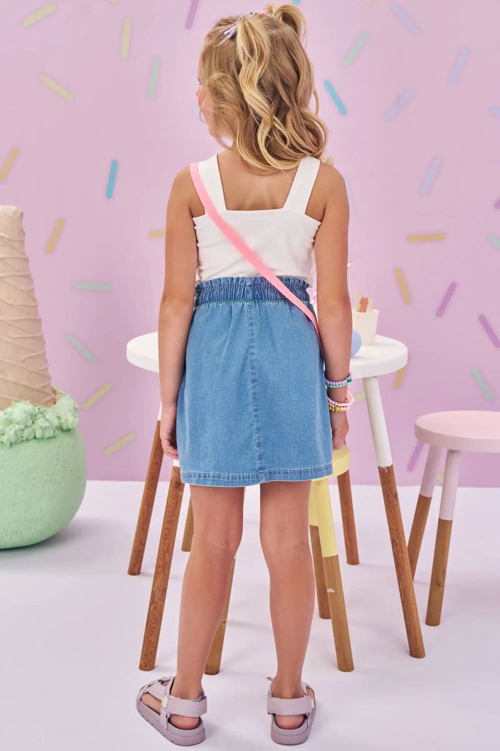 Conjunto Infantil Kukie Verão Saia Jeans e Top Cropped com Bolsinha Arco-íris