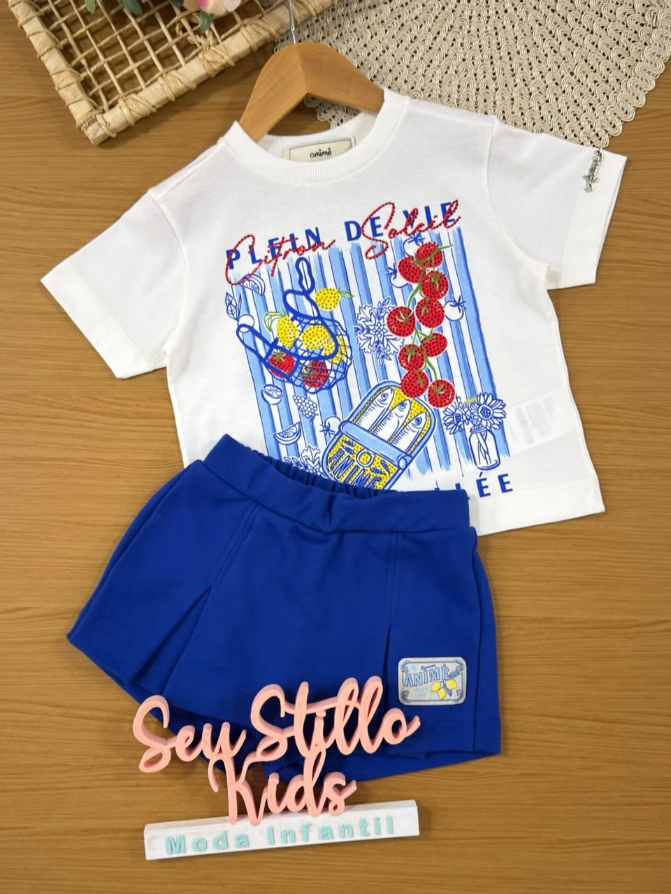 Conjunto Infantil Menina Animê com Shorts Saia Azul e Blusa Frutinhas