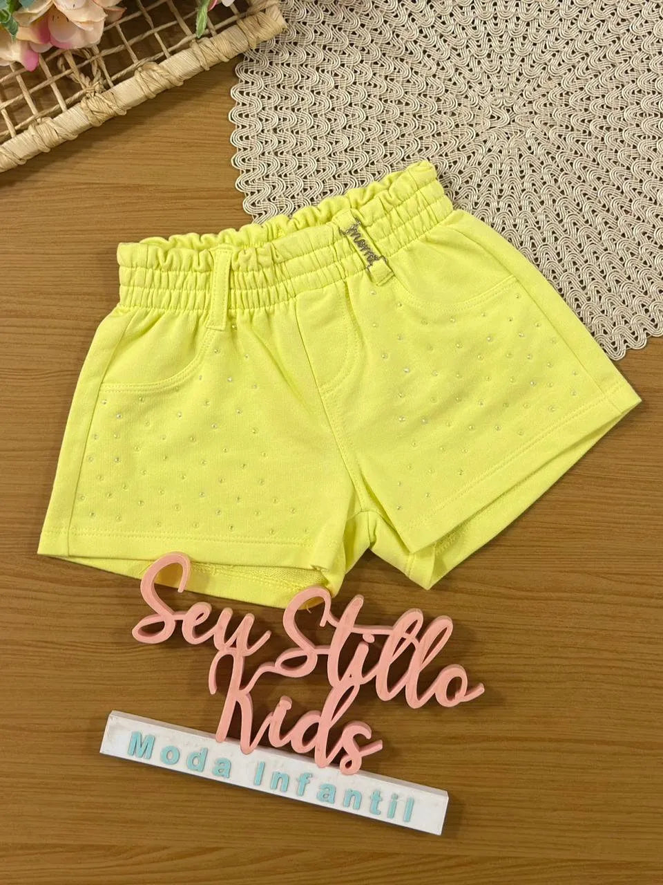 Shorts Infantil Menina Momi Amarelo com Strass