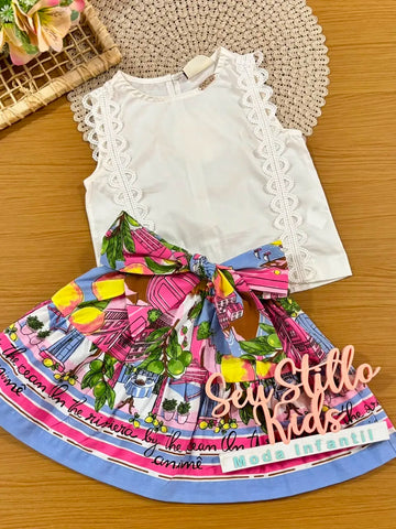 Conjunto Infantil Menina Animê com Saia Estampada e Blusa Off White Bordada