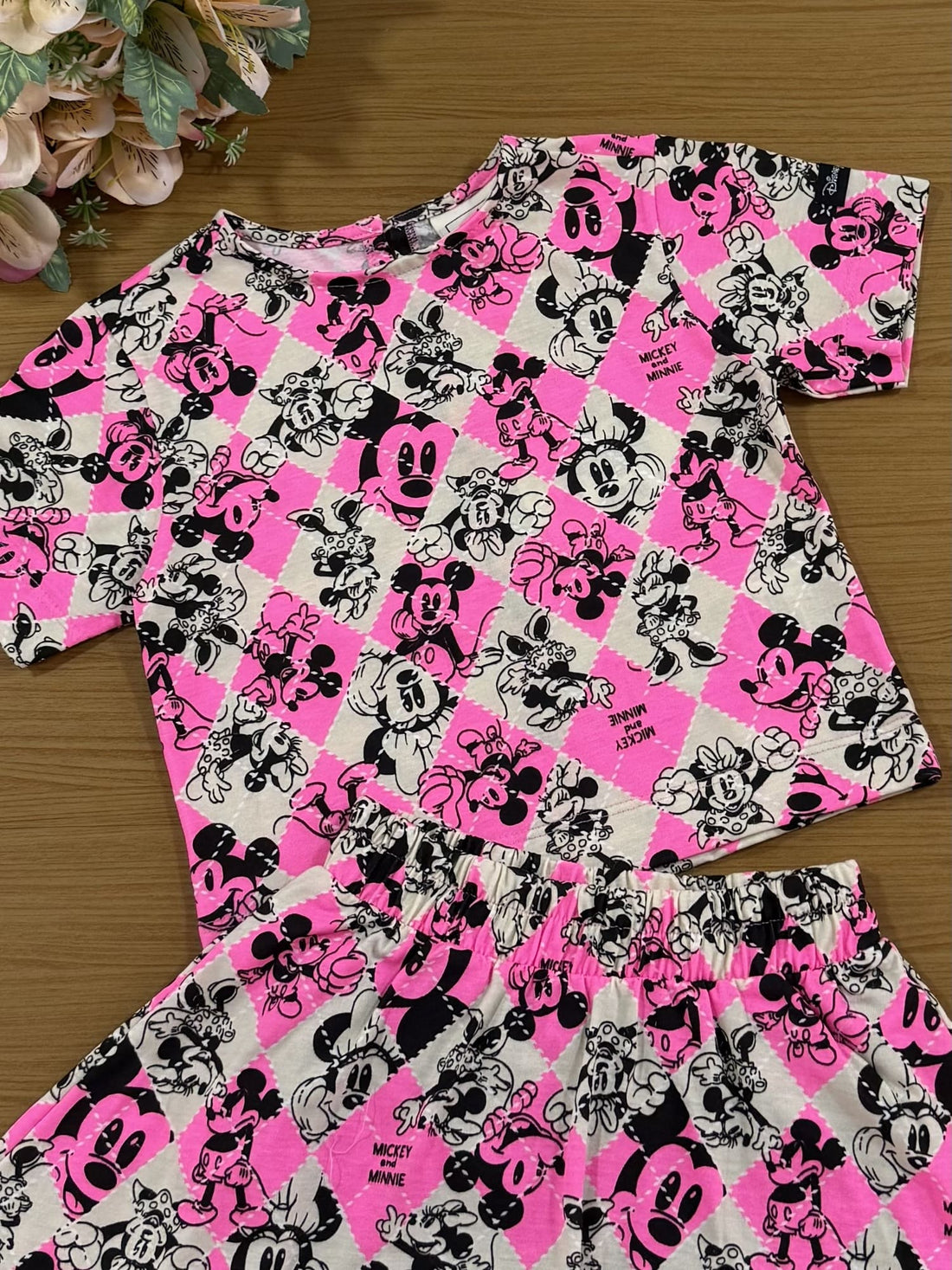 Conjunto Infantil Animê com Saia e Blusa Rosa Xadrez Minnie e Mickey Disney