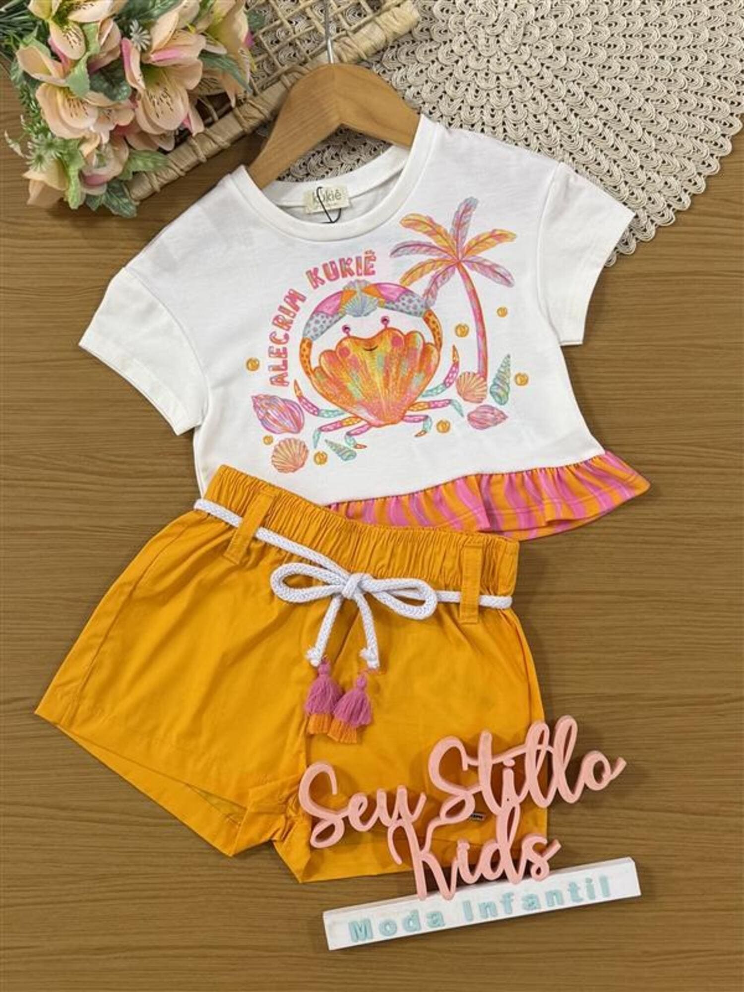 Conjunto Infantil Kukiê Verão com Shorts Laranja e Blusa Branca Siri