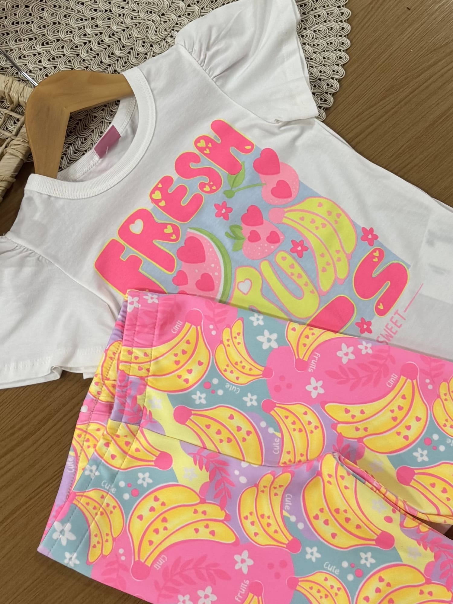 Conjunto Infantil Cinti Verão com Calça Legging Colorida e Blusa Branca Frutinhas Fresh