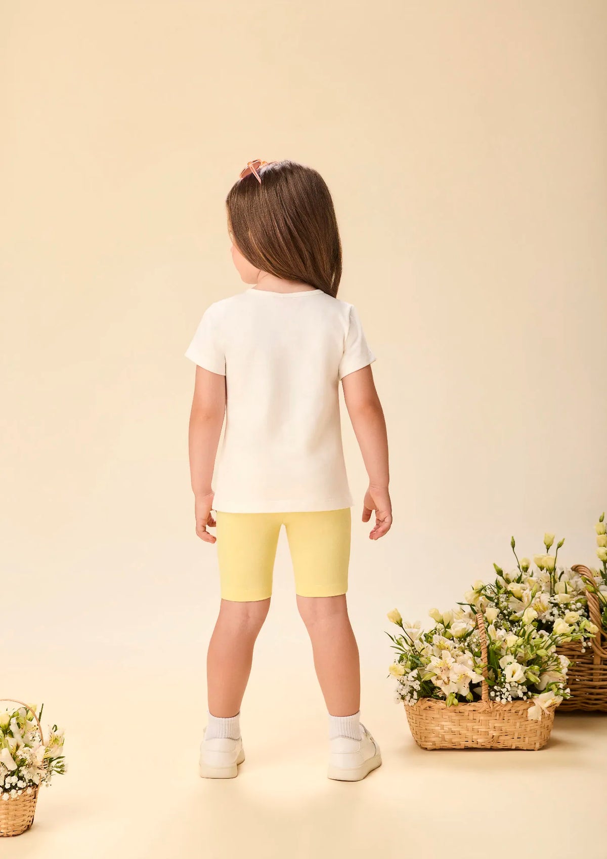 Conjunto Infantil Menina Momi Shorts Ciclista Amarelo e Blusa Laranjinha Strass