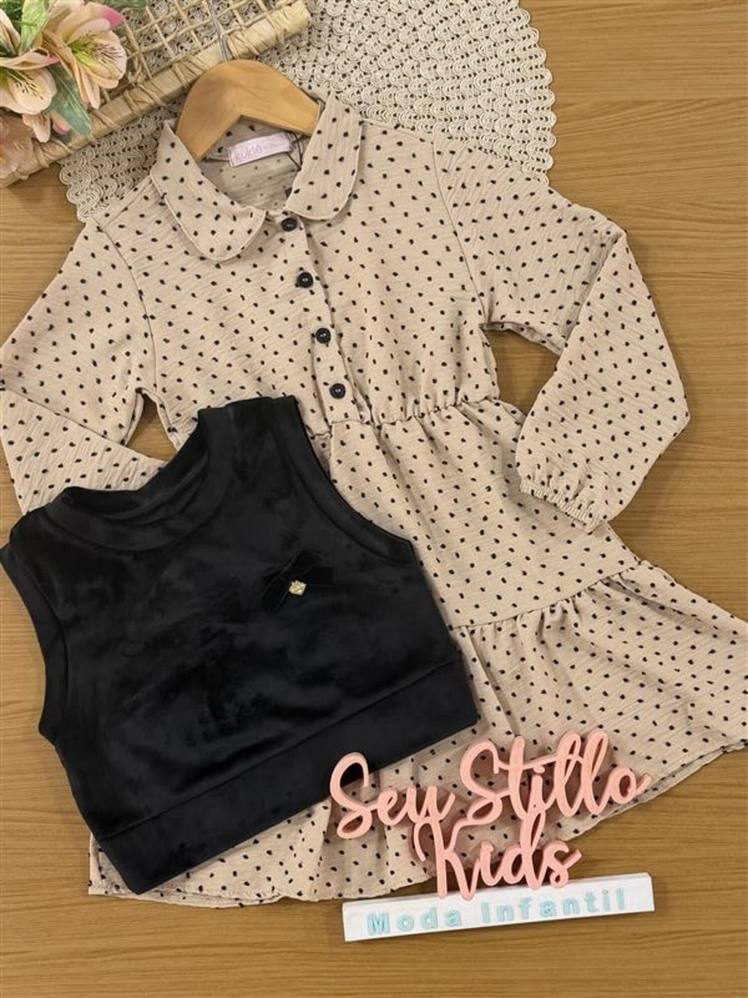 Vestido Infantil Kukiê Inverno Bege com Colete Preto