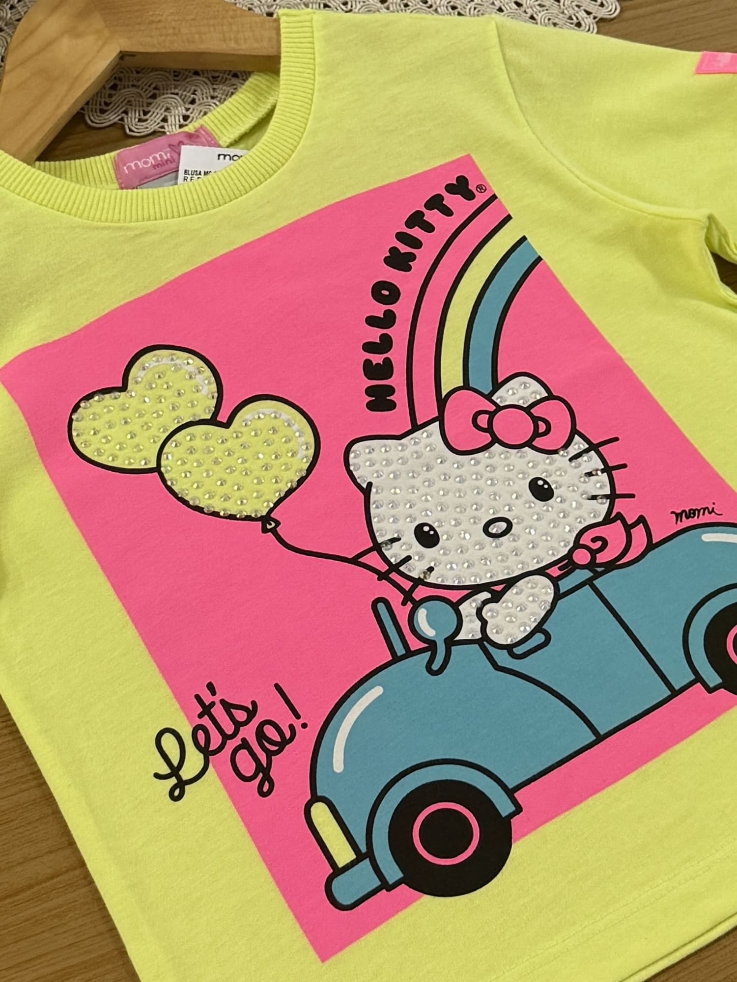Blusa Infantil Momi Verão Amarelo Hello Kitty com Strass