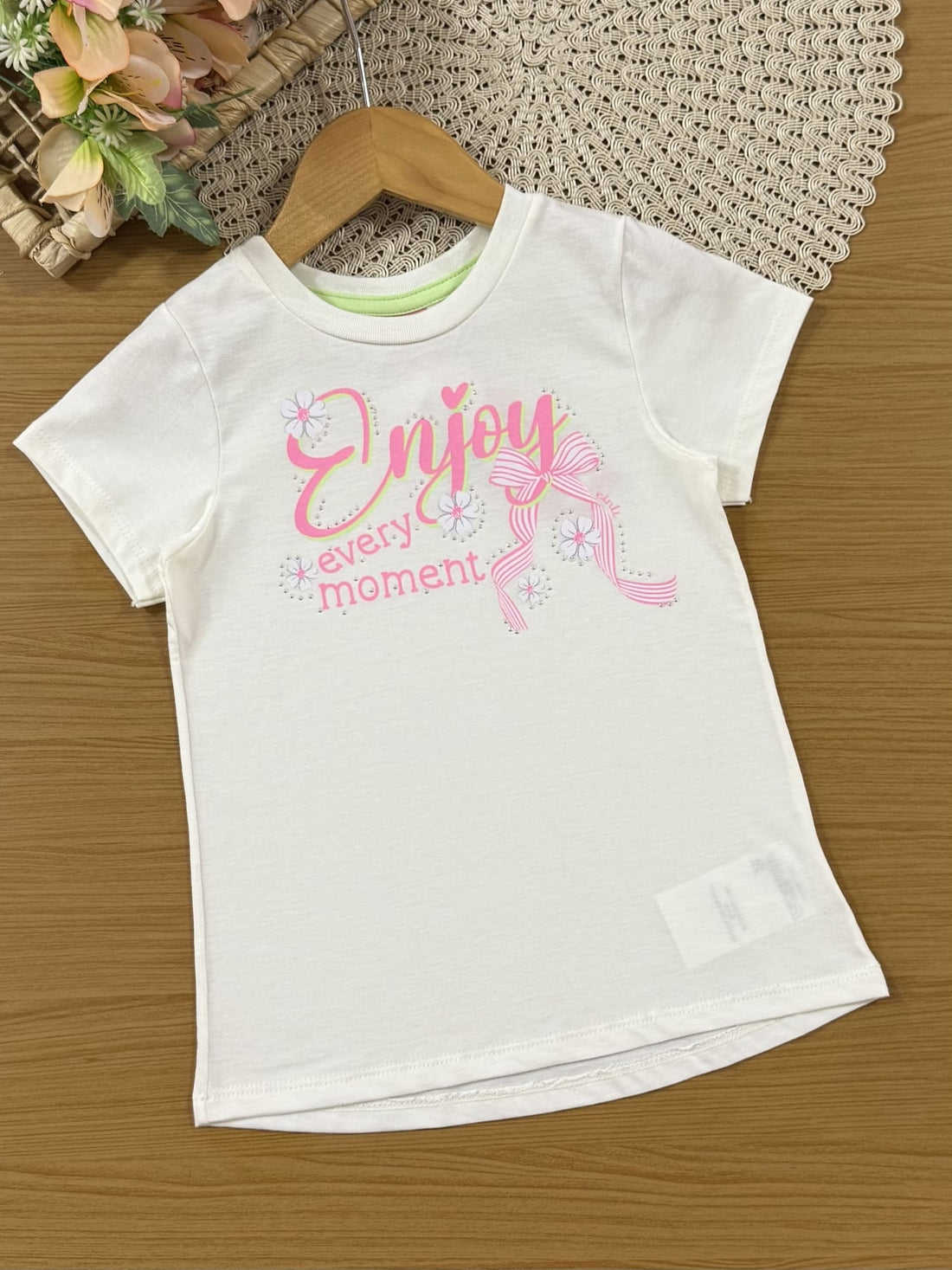 Conjunto Infantil Cinti Verão com Shorts Ciclista Verde e Blusa Branca Enjoy