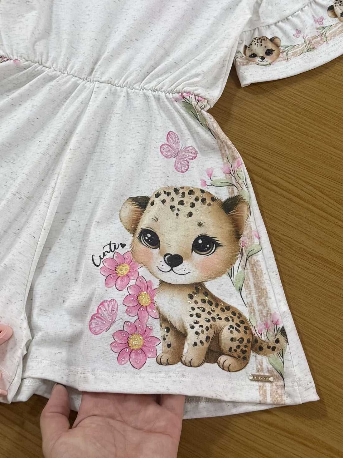 Macaquinho Infantil Cinti Verão Off White Oncinha Floral