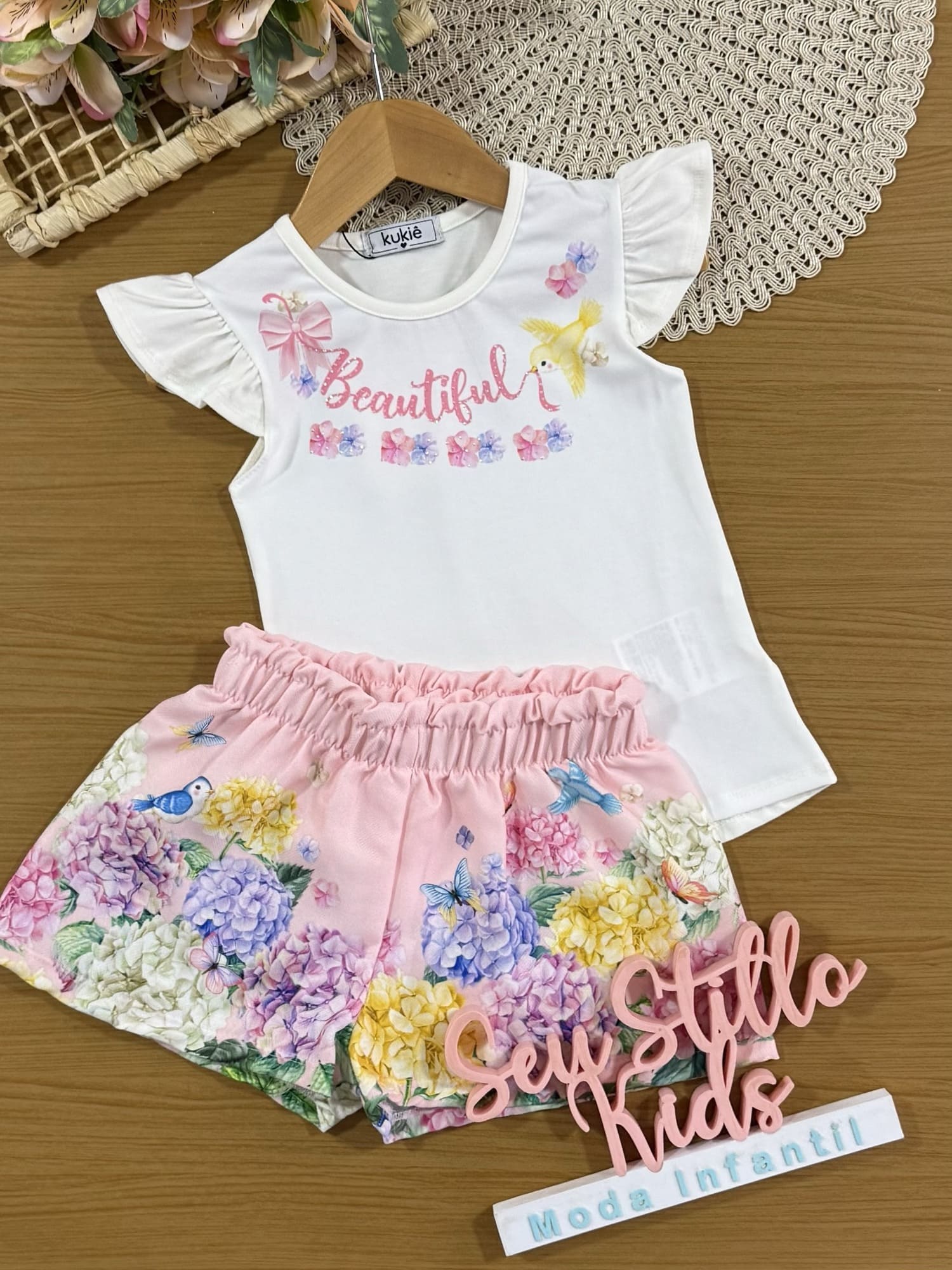 Conjunto Infantil Kukiê com Shorts Rosa e Blusa Manga Curta Floral