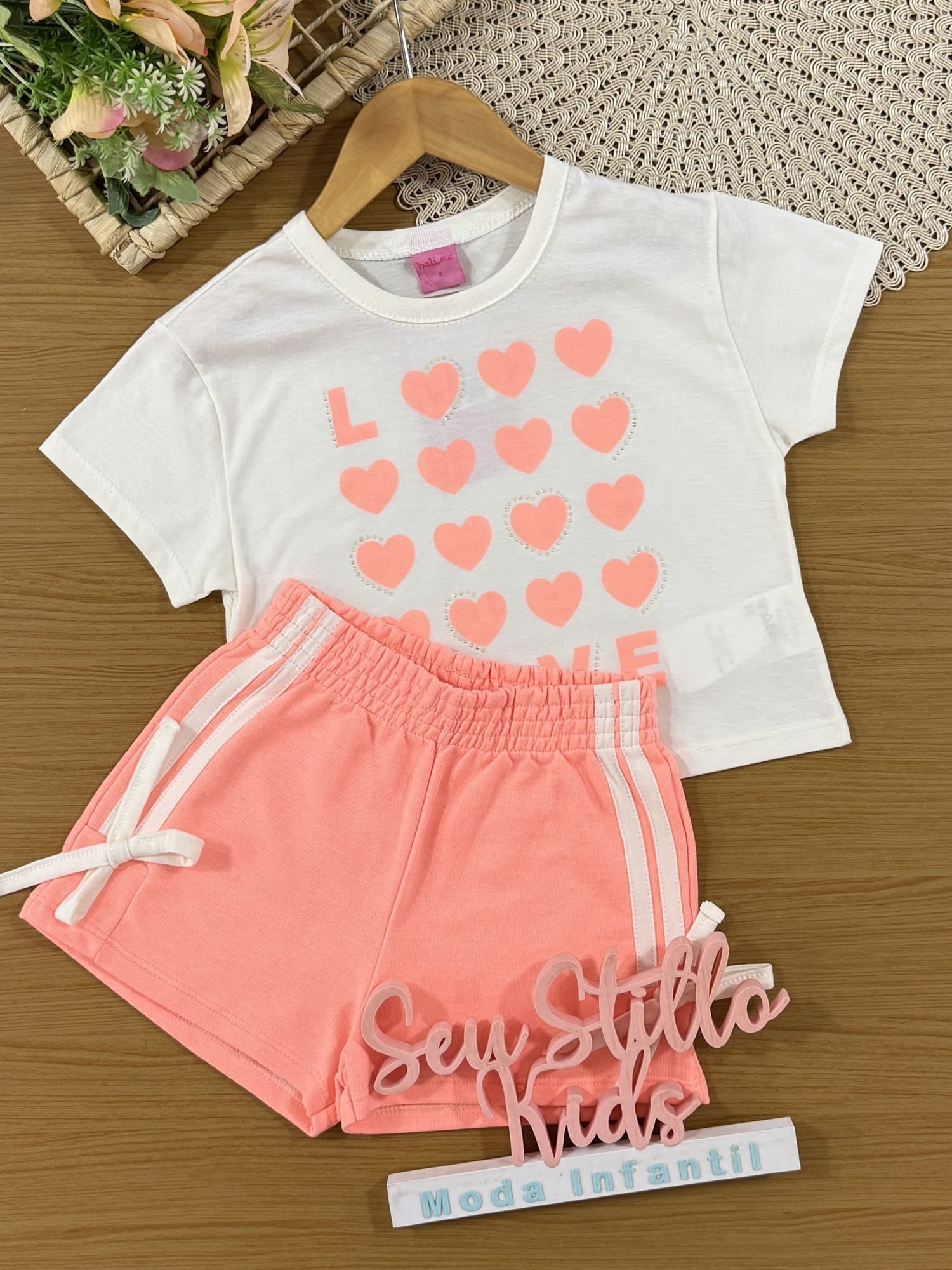 Conjunto Infantil Belime Verão com Shorts Laranja e Blusa Branca Love Corações