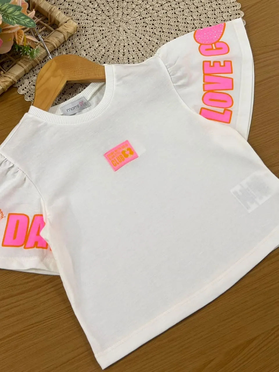 Conjunto Infantil Menina Momi Saia Laranja Corações e Blusa Branca
