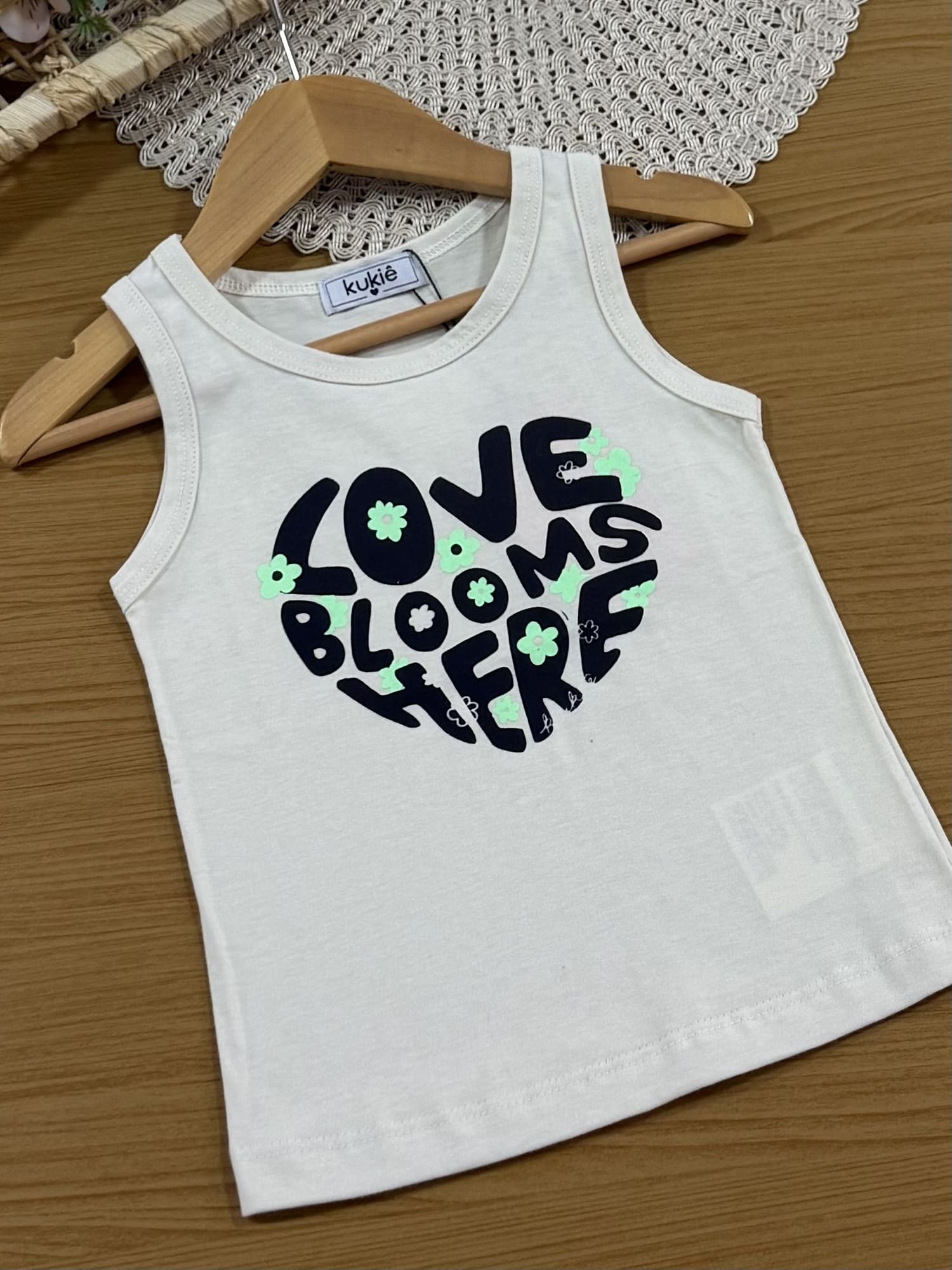 Conjunto Infantil Kukiê com Shorts Jeans e Regata Love