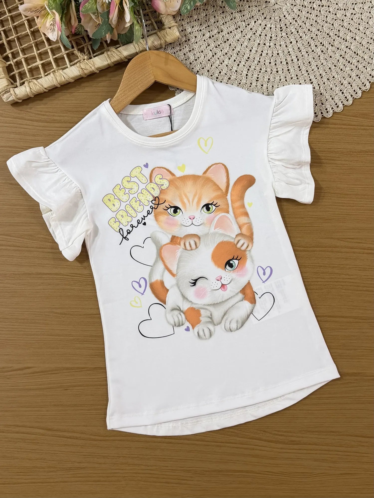 Conjunto Infantil Kukiê com Shorts Ciclista Rosa e Blusa Branca Gatinhas