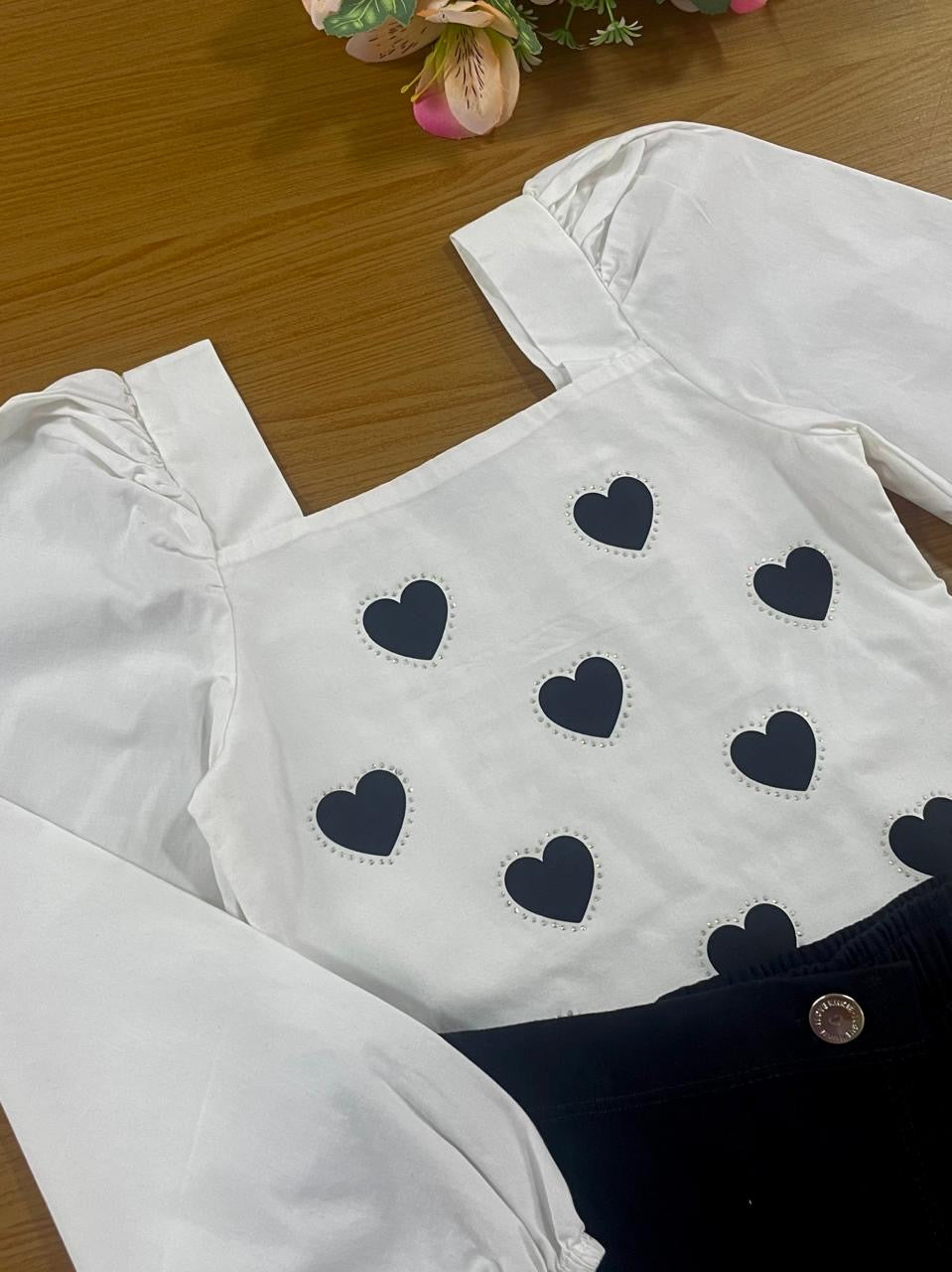 Conjunto Infantil Kukie Alecrim Inverno Shorts Saia Preto e Cropped Manga Longa Corações