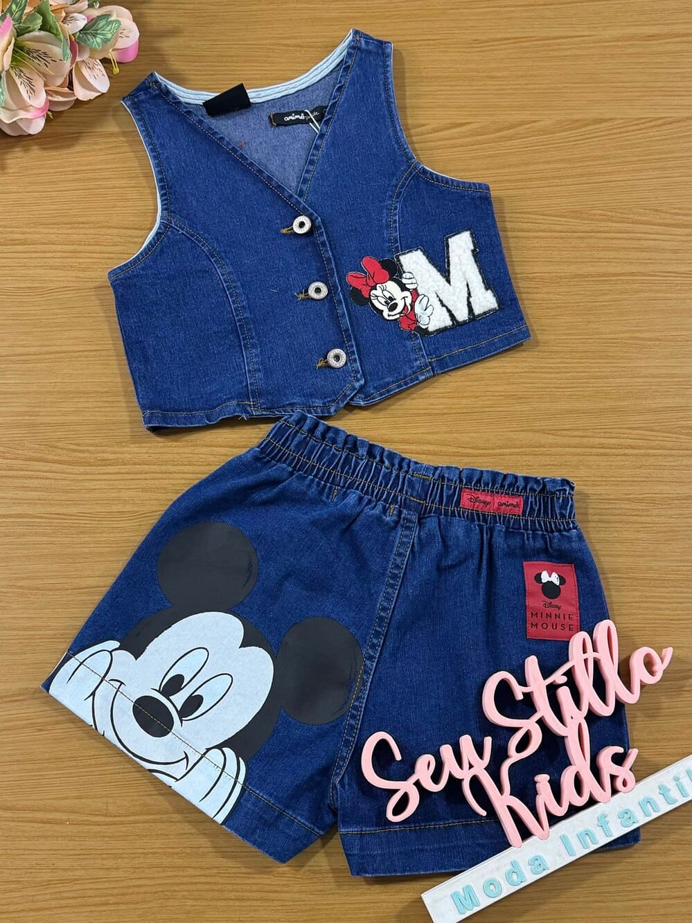 Conjunto Infantil Animê Verão Shorts e Colete Jeans Minnie Disney
