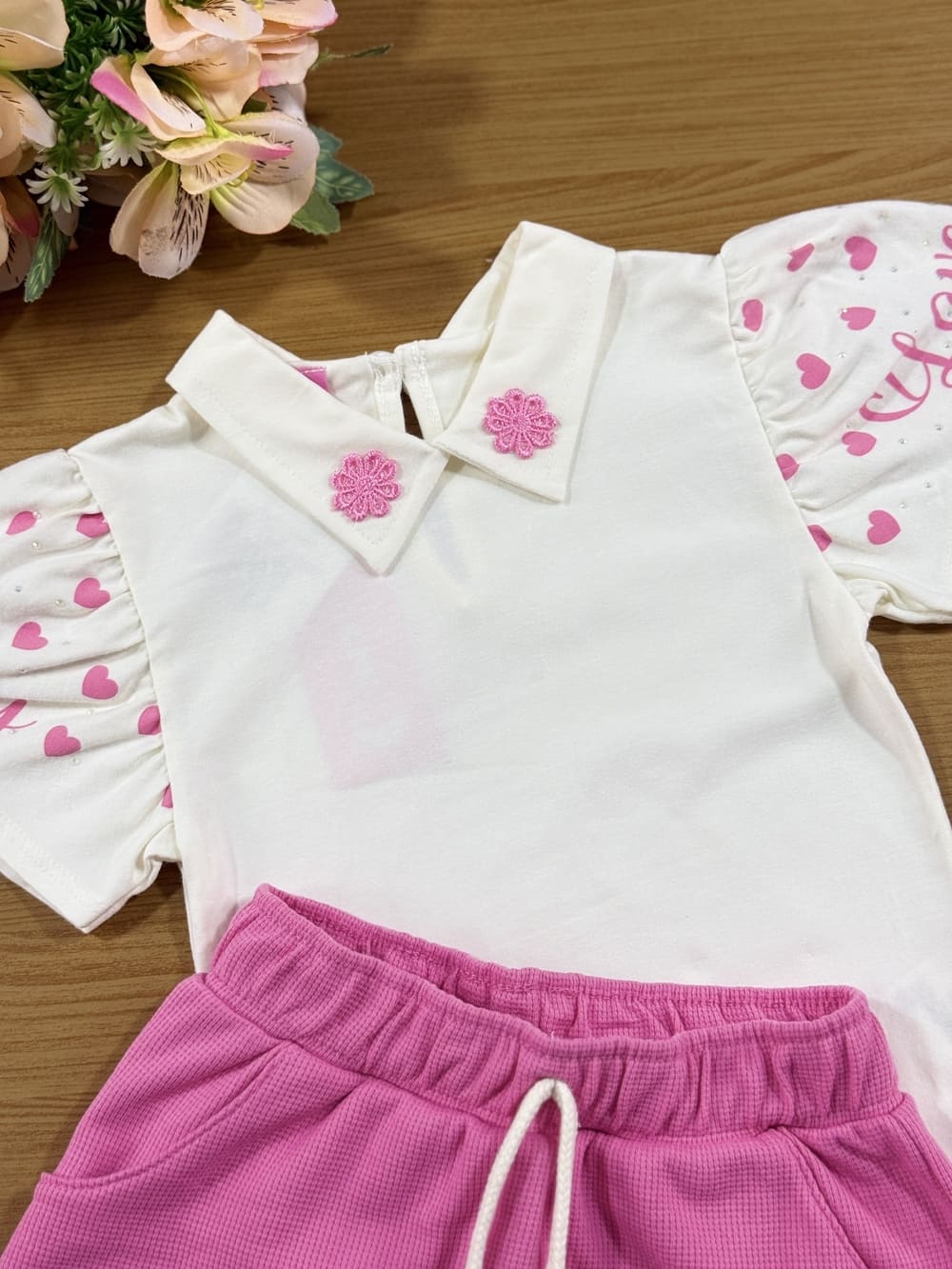 Conjunto Infantil Cinti Verão Shorts e Blusa Branca com Florzinha Rosa