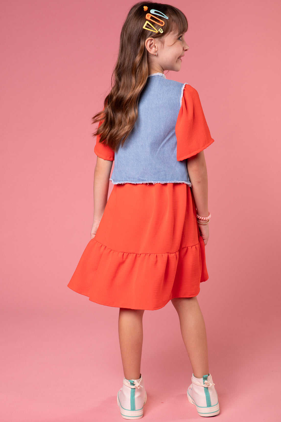Vestido Infantil Kukie Tropical Vermelho com Colete Jeans Flor