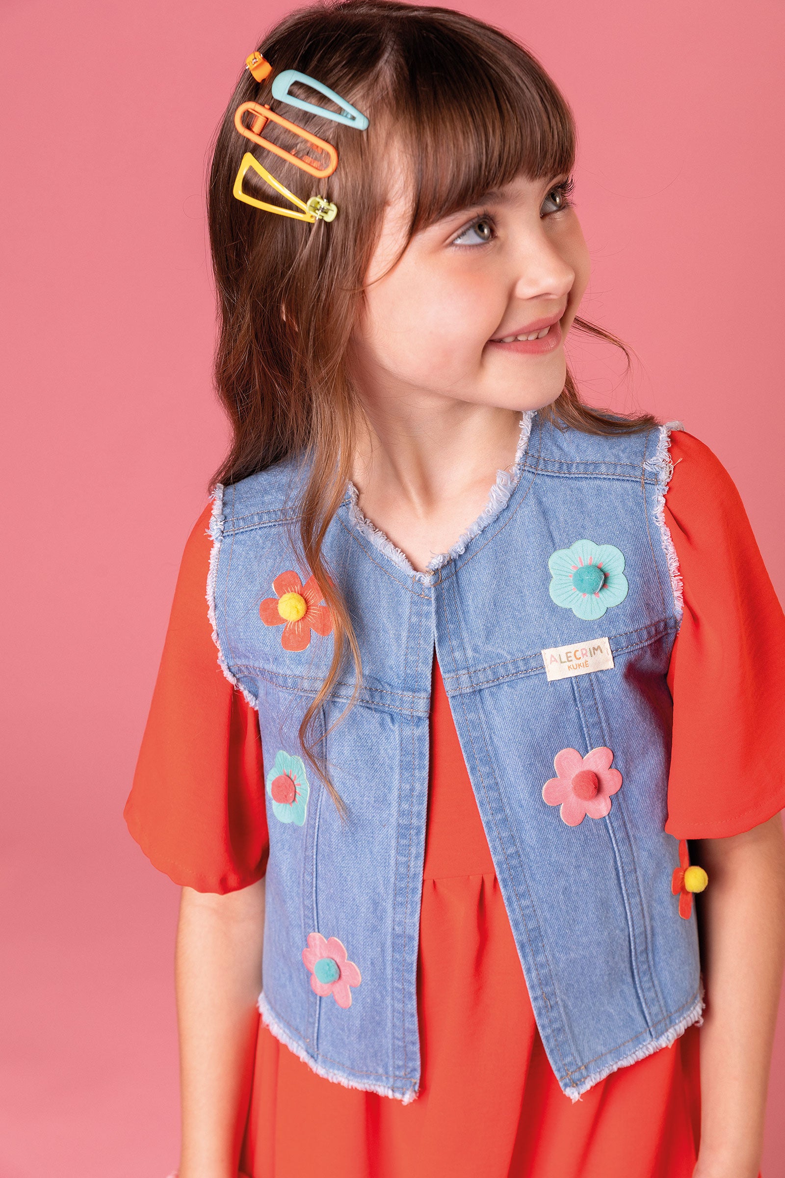 Vestido Infantil Kukie Tropical Vermelho com Colete Jeans Flor