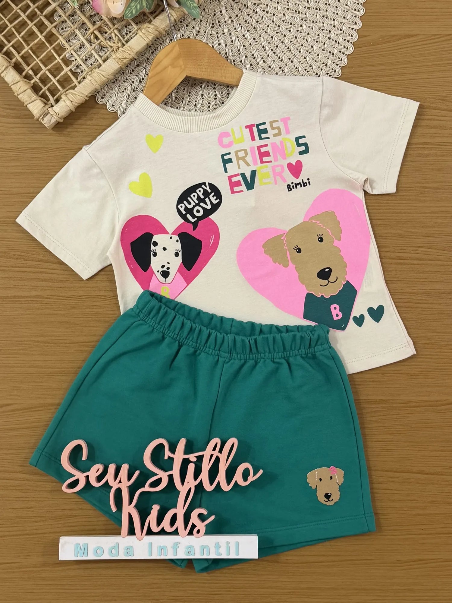 Conjunto Infantil Bimbi Inverno com Shorts Verde e Blusa Manga Curta Bege Dog Love
