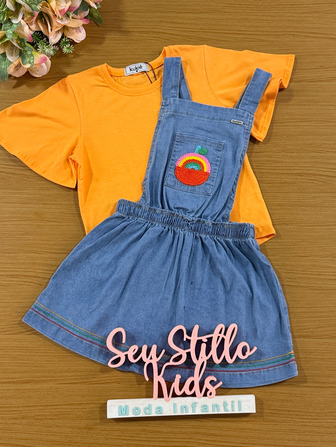 Salopete Infantil Kukie Alecrim Verão Jeans com Blusa Laranja