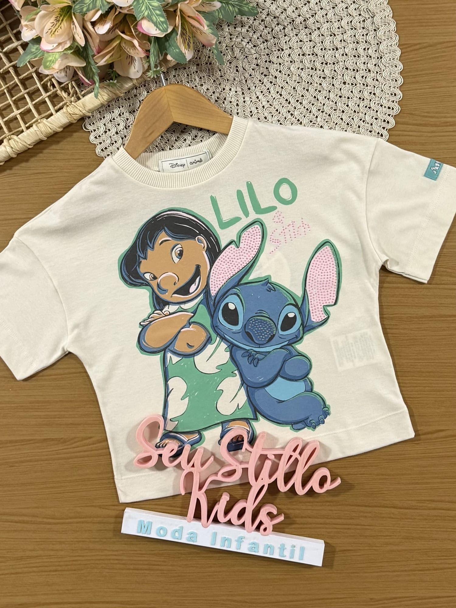 Blusa Infantil Animê Bege Lilo e Stitch com Strass Disney