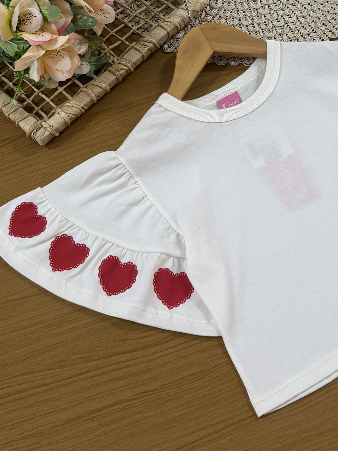 Conjunto Infantil Cinti Verão Shorts Vermelho com Brilho e Blusa Branca Corações