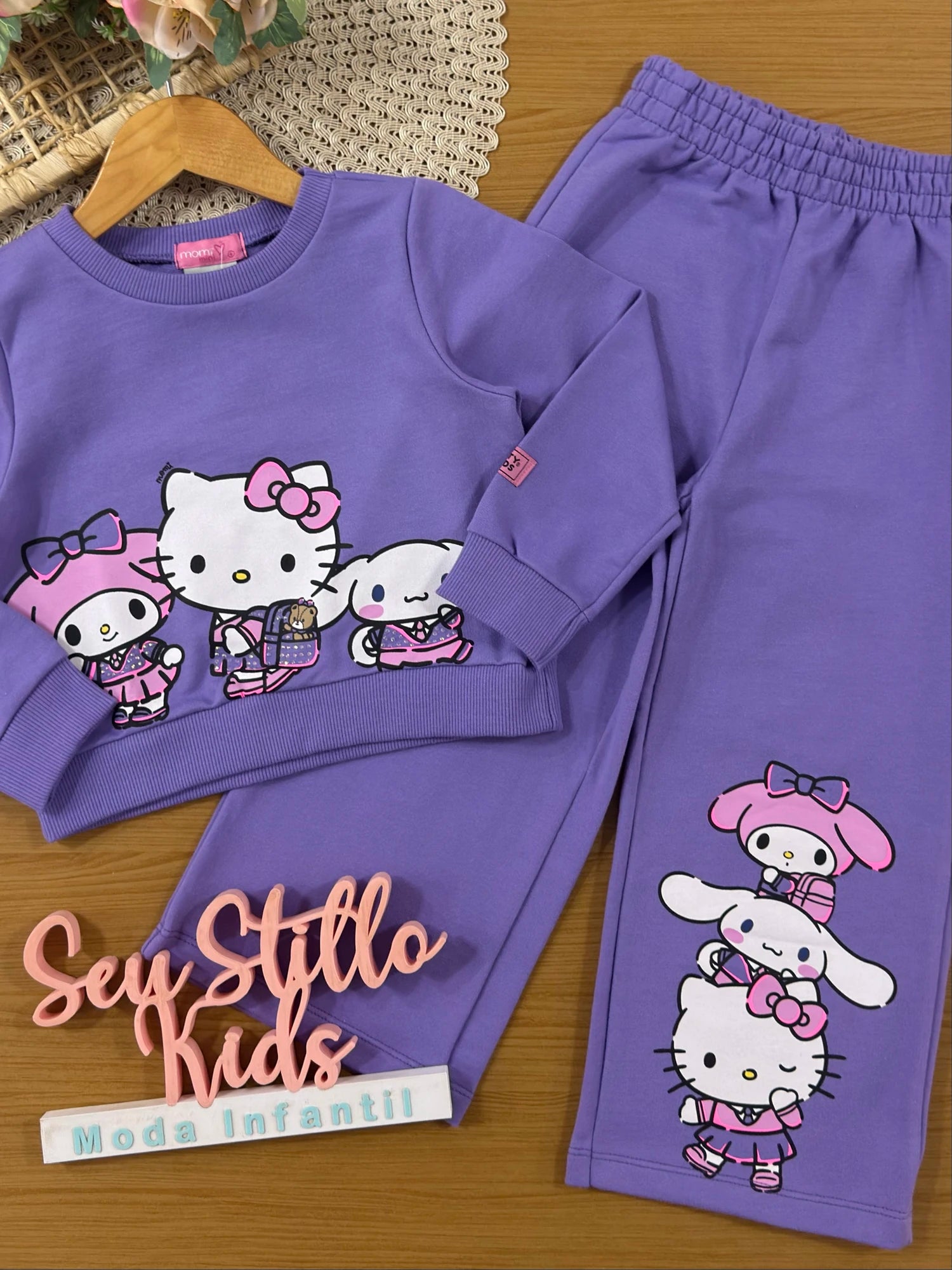 Conjunto Infantil Momi Inverno com Calça e Moletom sem Flanela Lilás Hello Kitty e Amigos