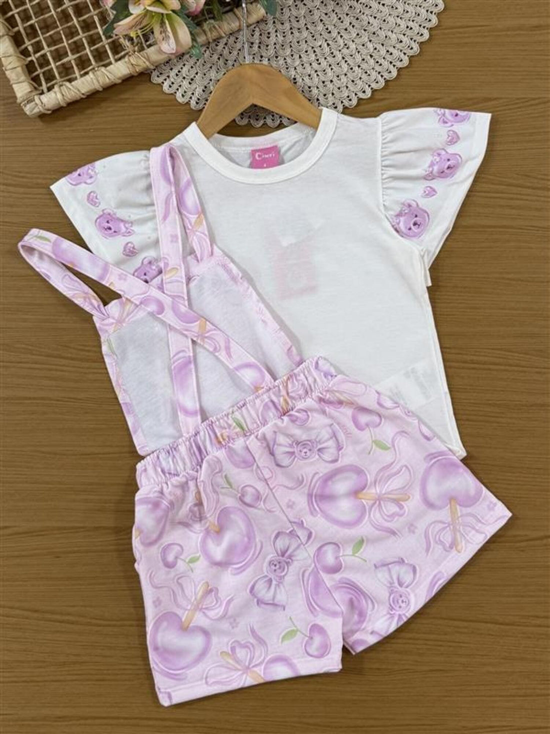 Jardineira Infantil Cinti Verão Lilás Docinhos com Blusa Branca