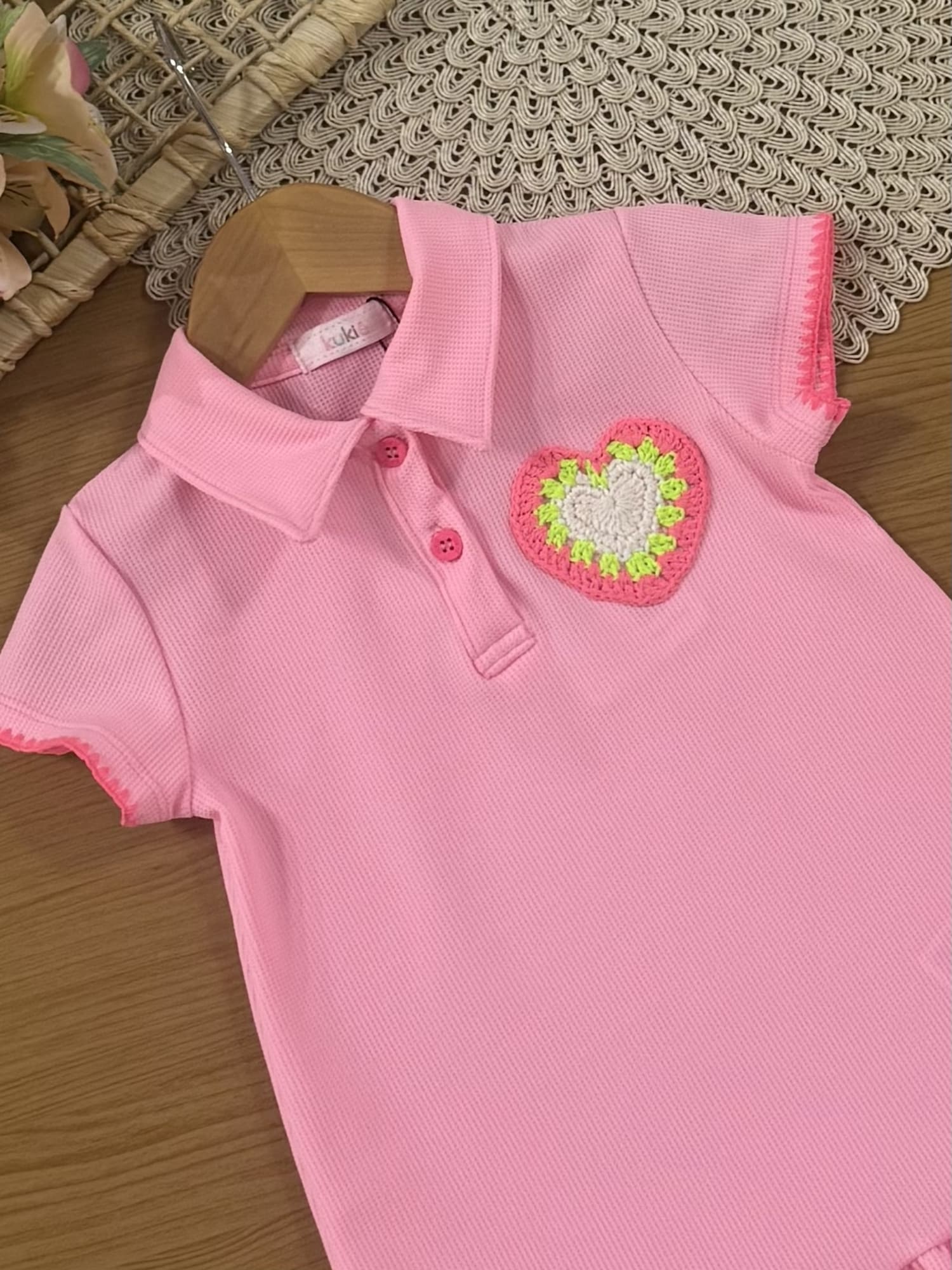 Vestido Infantil Kukiê Verão Rosa Coração Tricô