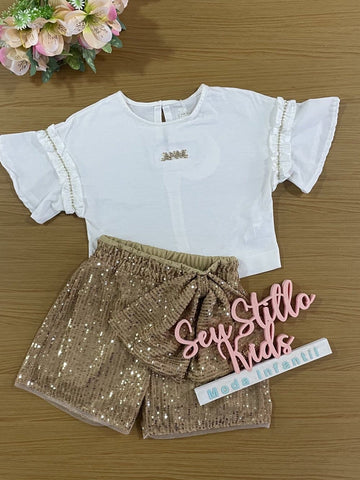 Conjunto Infantil Animê Verão Blusa Off White e Shorts Marrom Paetê Laço
