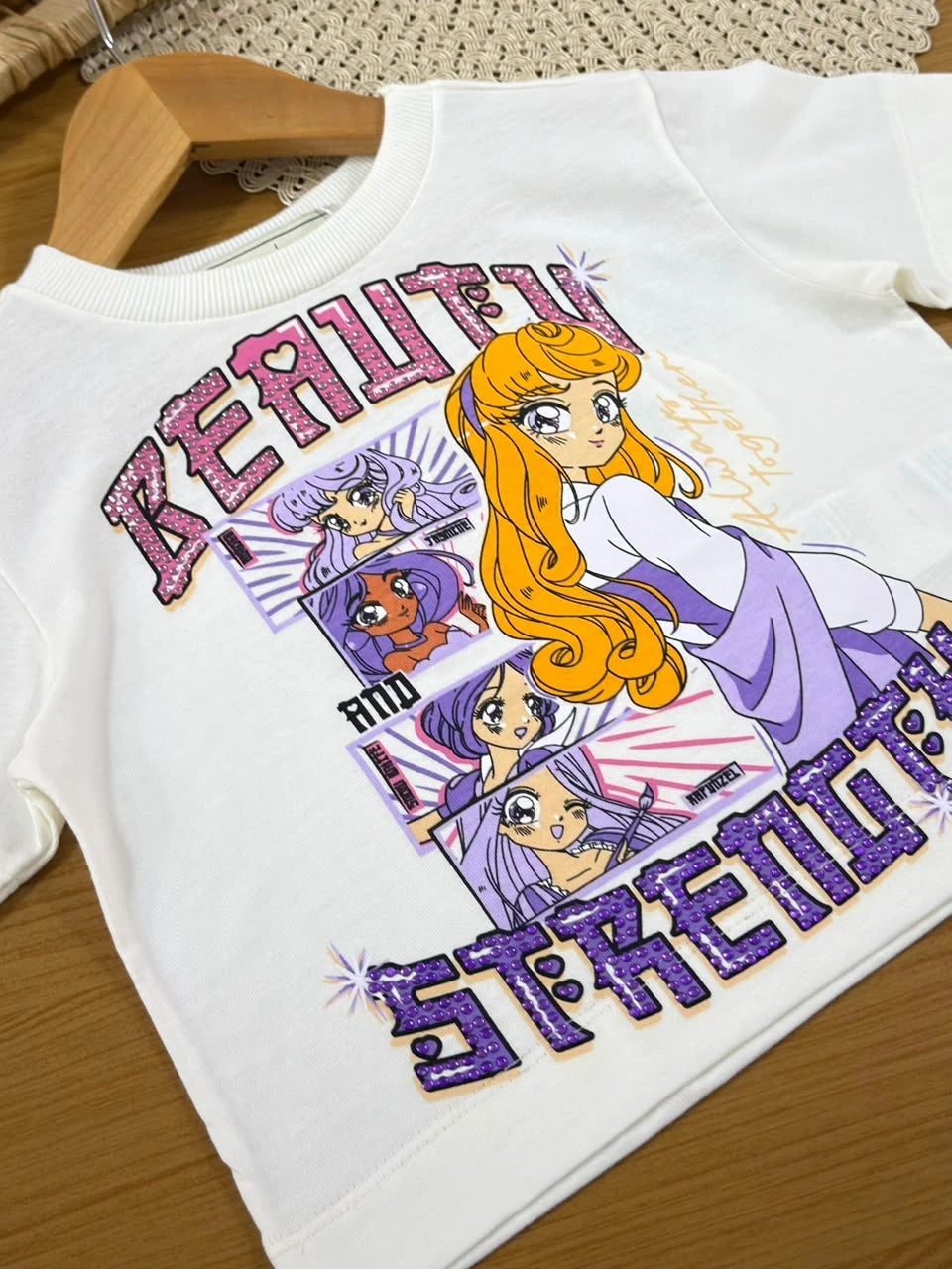 Conjunto Infantil Menina Animê com Shorts Saia Lilás e Blusa Princesas Strass