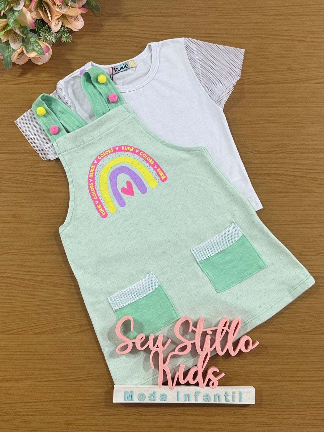 Salopete Infantil Kukie Verão Verde Arco Íris com Blusa