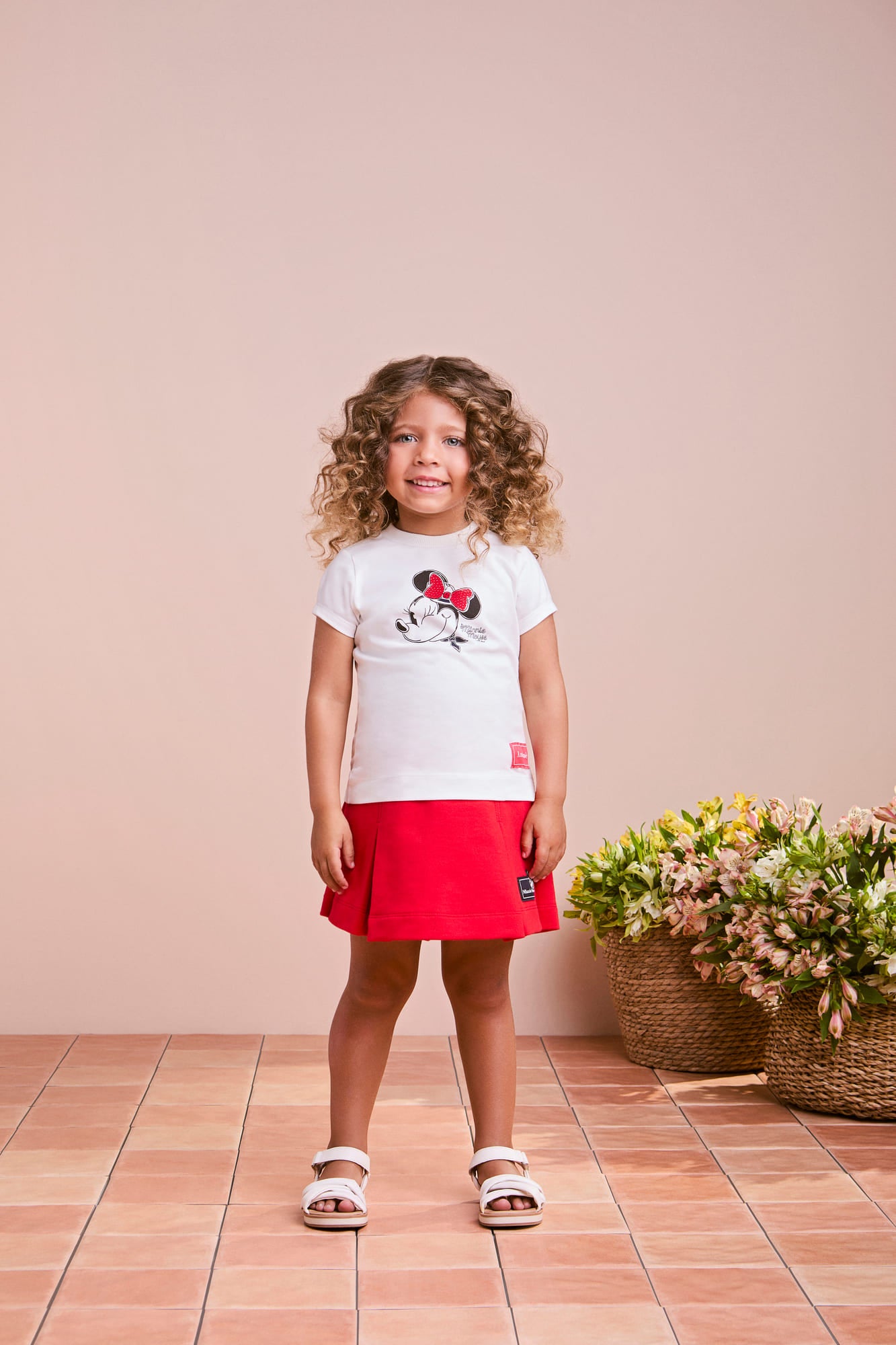 Conjunto Infantil Animê Verão com Shorts Saia Vermelho e Blusa Branca Minnie com Strass Disney