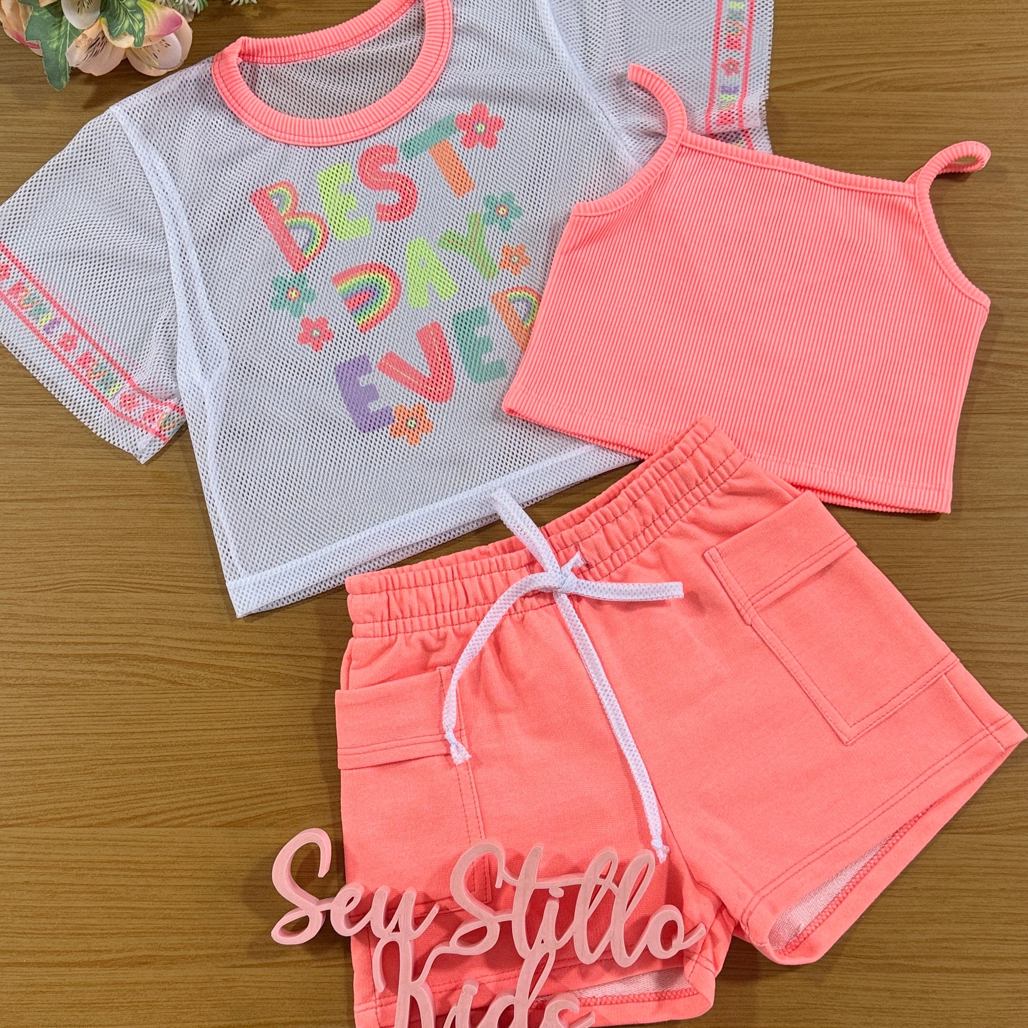 Conjunto Infantil Kukie Verão Shorts Coral, Top e Sobreposição Best