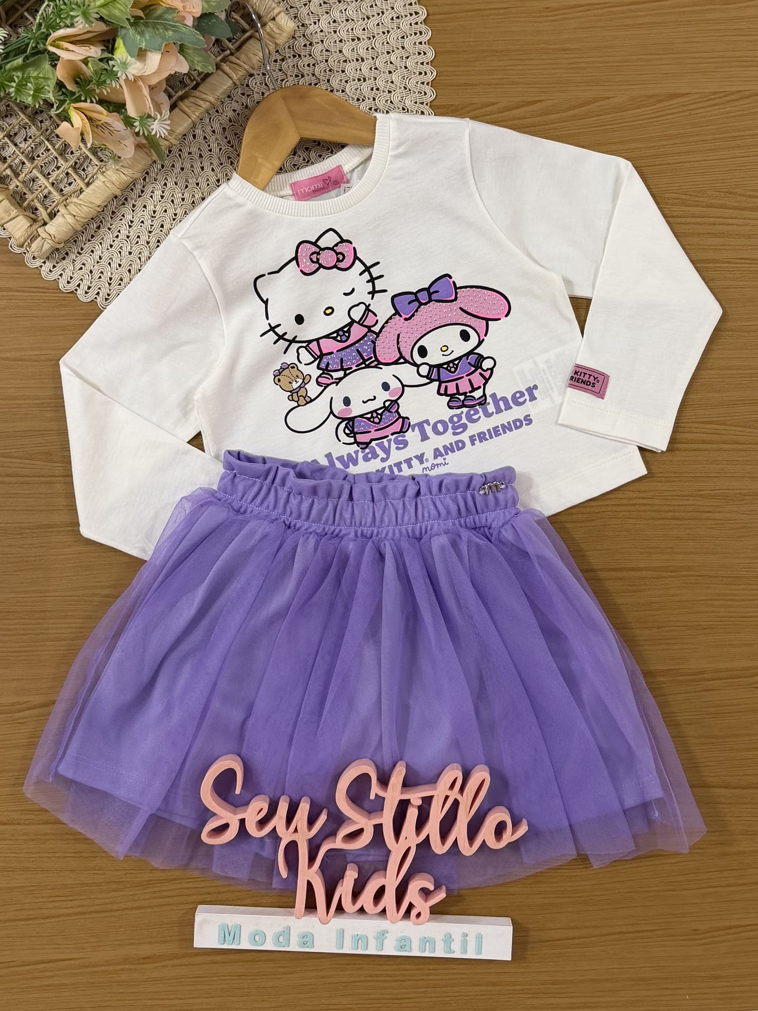 Conjunto Infantil Momi Inverno com Saia Lilás e Blusa Manga Longa Hello Kitty Strass