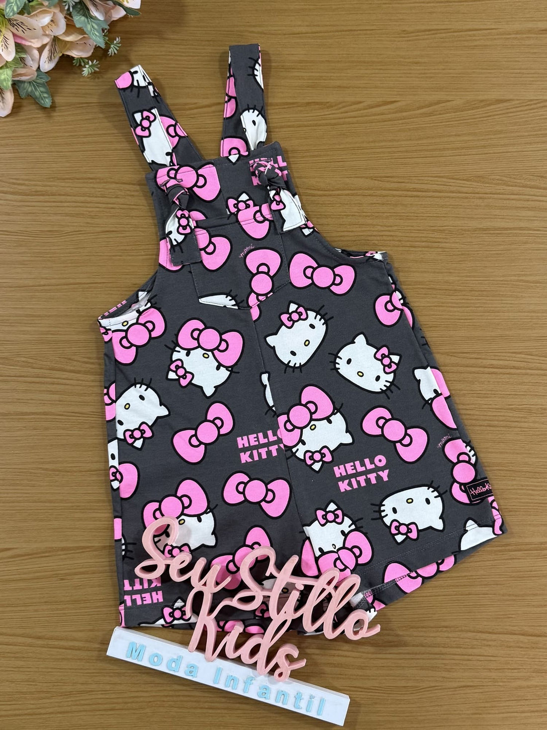 Jardineira Infantil Momi Cinza Hello Kitty