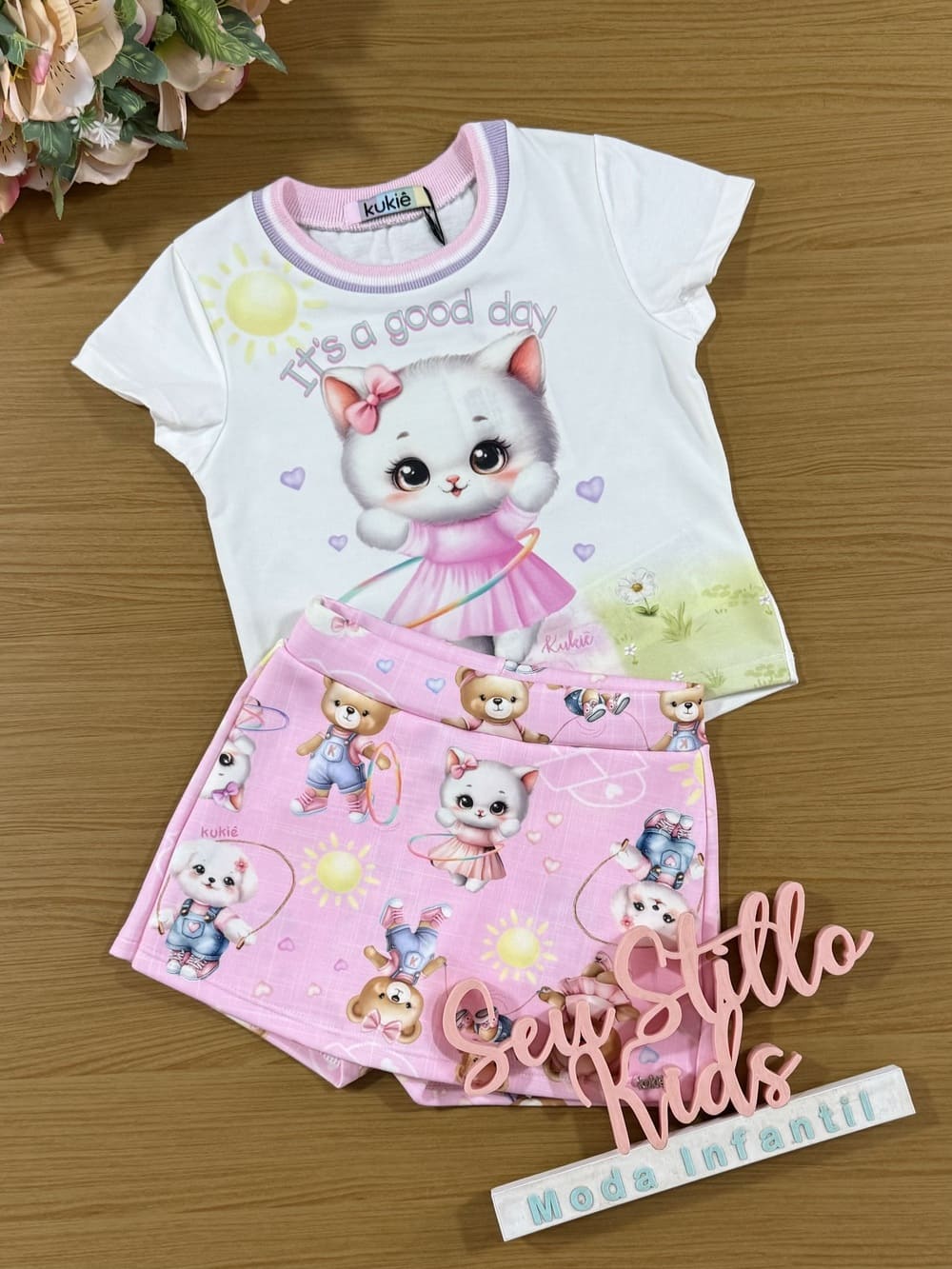 Conjunto Infantil Kukie Verão Shorts Saia e Blusa Gatinha