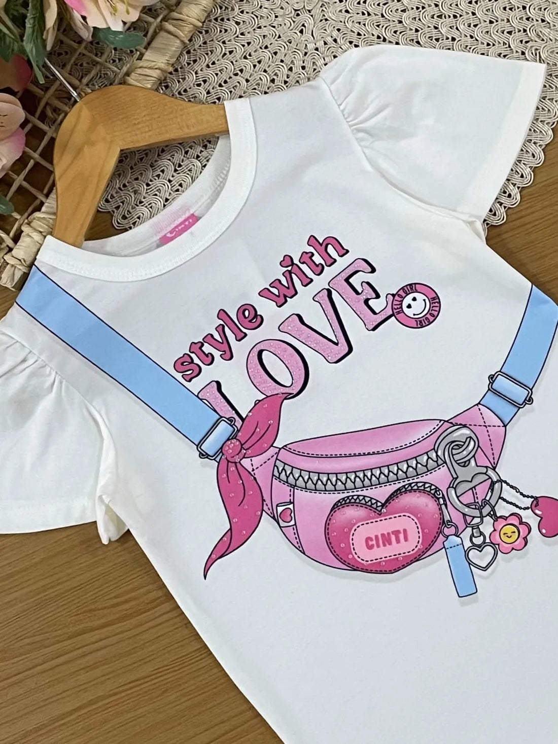Conjunto Infantil Menina com Calça Legging Colorido e Blusa Bolsinha 3D Love