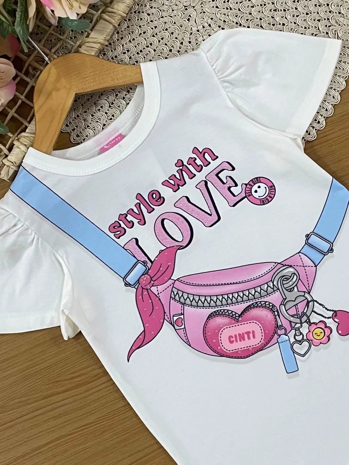 Conjunto Infantil Menina com Calça Legging Colorido e Blusa Bolsinha 3D Love