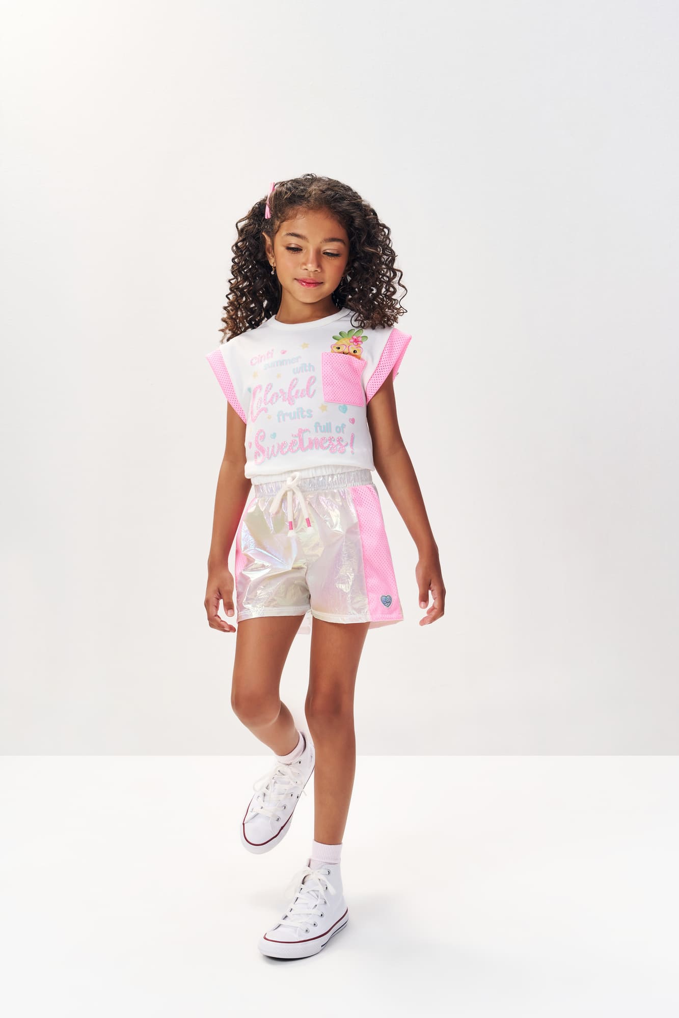 Conjunto Infantil Cinti Verão com Shorts Holográfico e Blusa Branca Frutinha