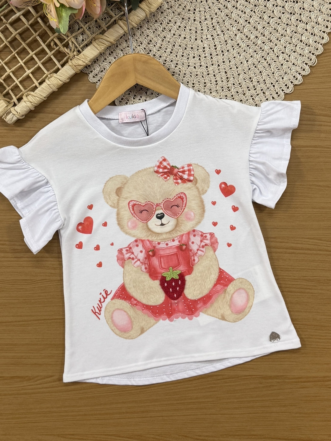 Conjunto Infantil Kukiê Verão com Shorts Ciclista e Blusa Branca Ursinha Moranguinho