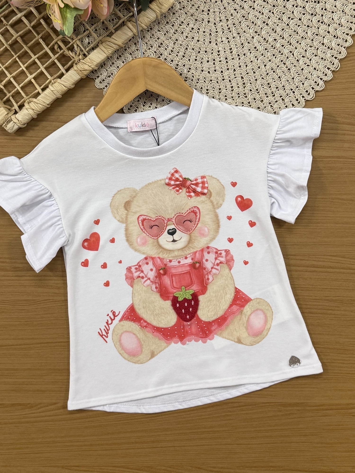 Conjunto Infantil Kukiê Verão com Shorts Ciclista e Blusa Branca Ursinha Moranguinho