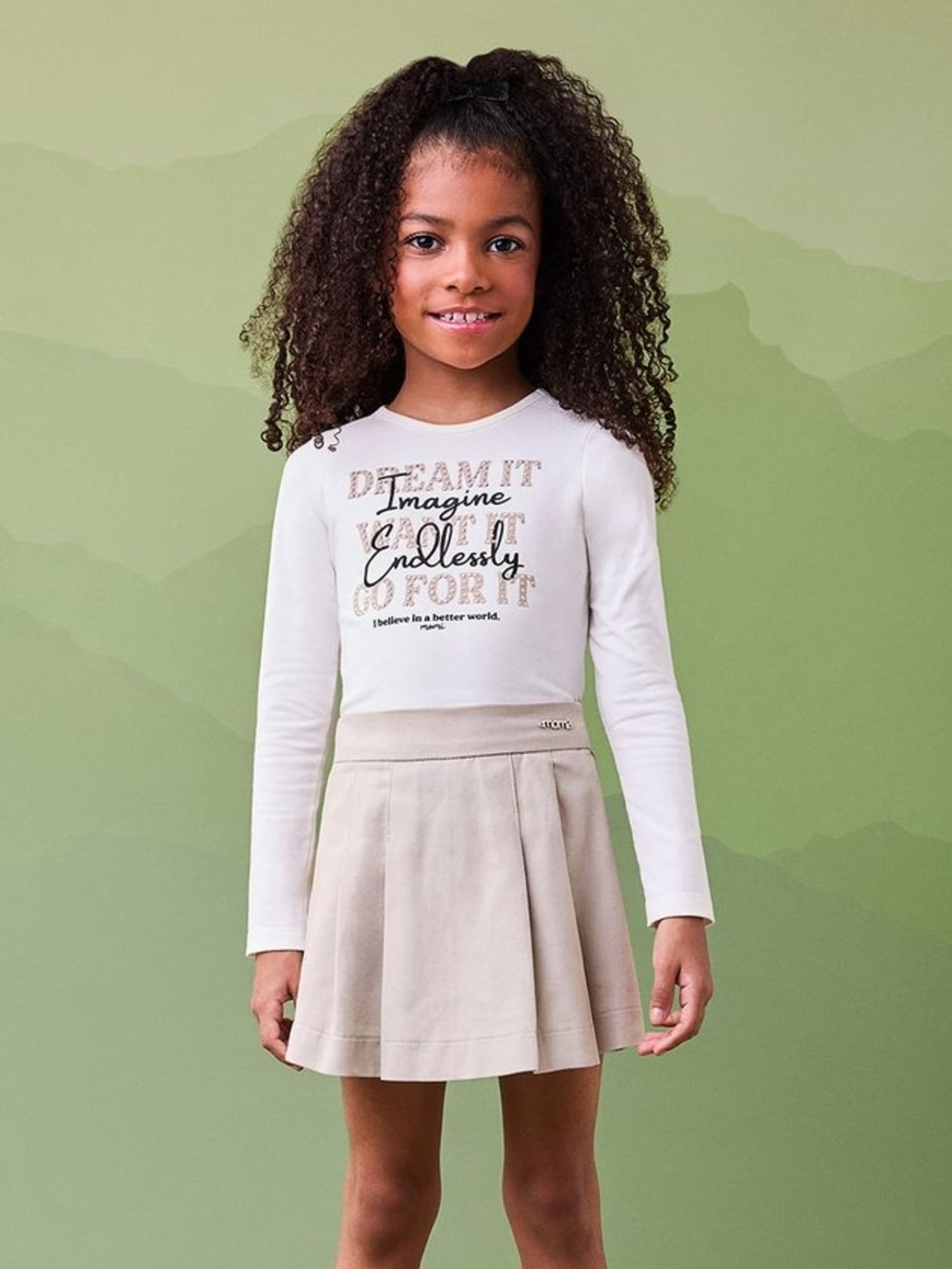 Conjunto Infantil Momi Inverno com Shorts Saia Bege e Blusa Manga Longa Branca Dream