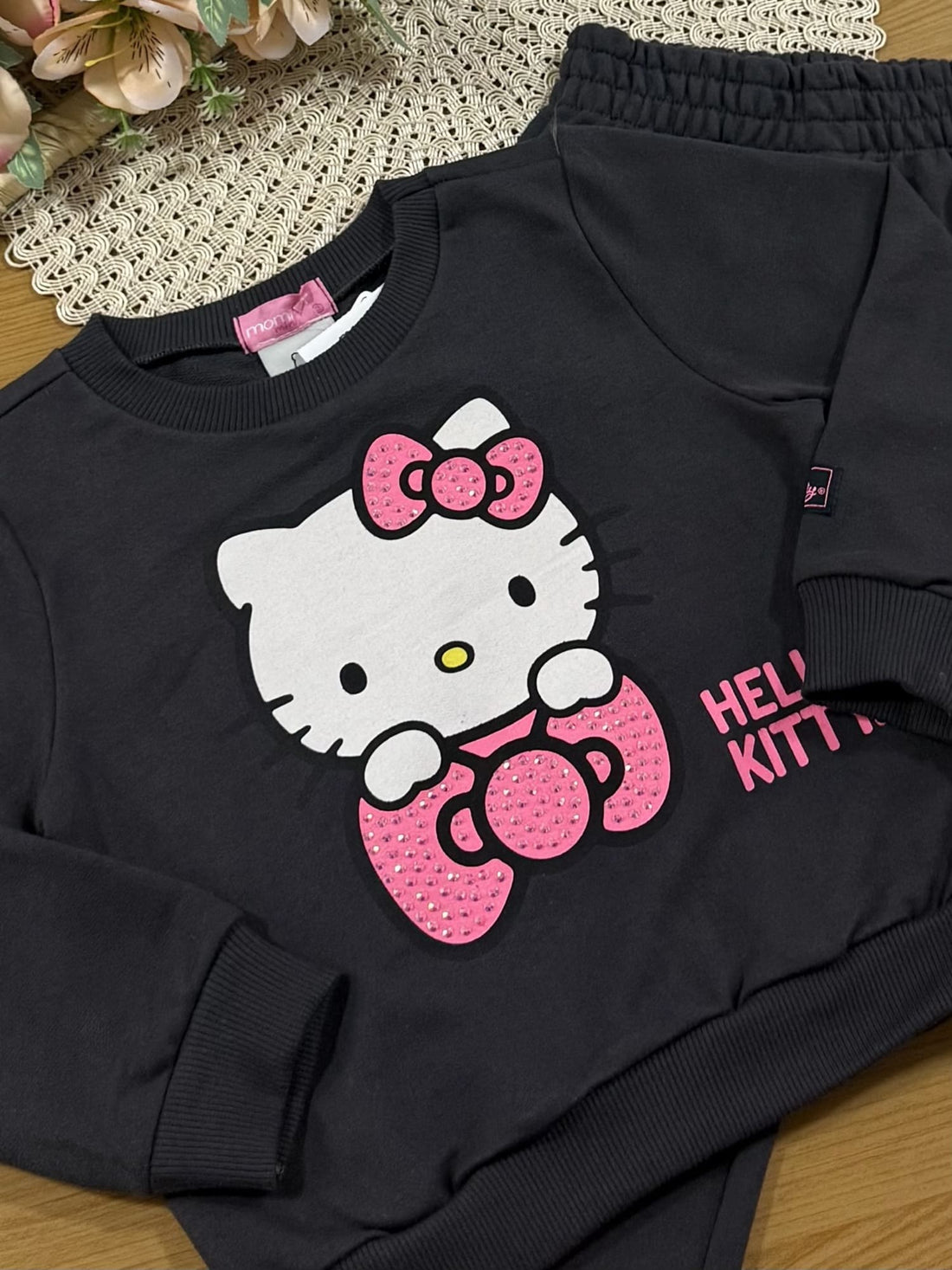Conjunto Infantil Momi Inverno com Calça e Moletom sem Flanela Cinza Escuro Hello Kitty