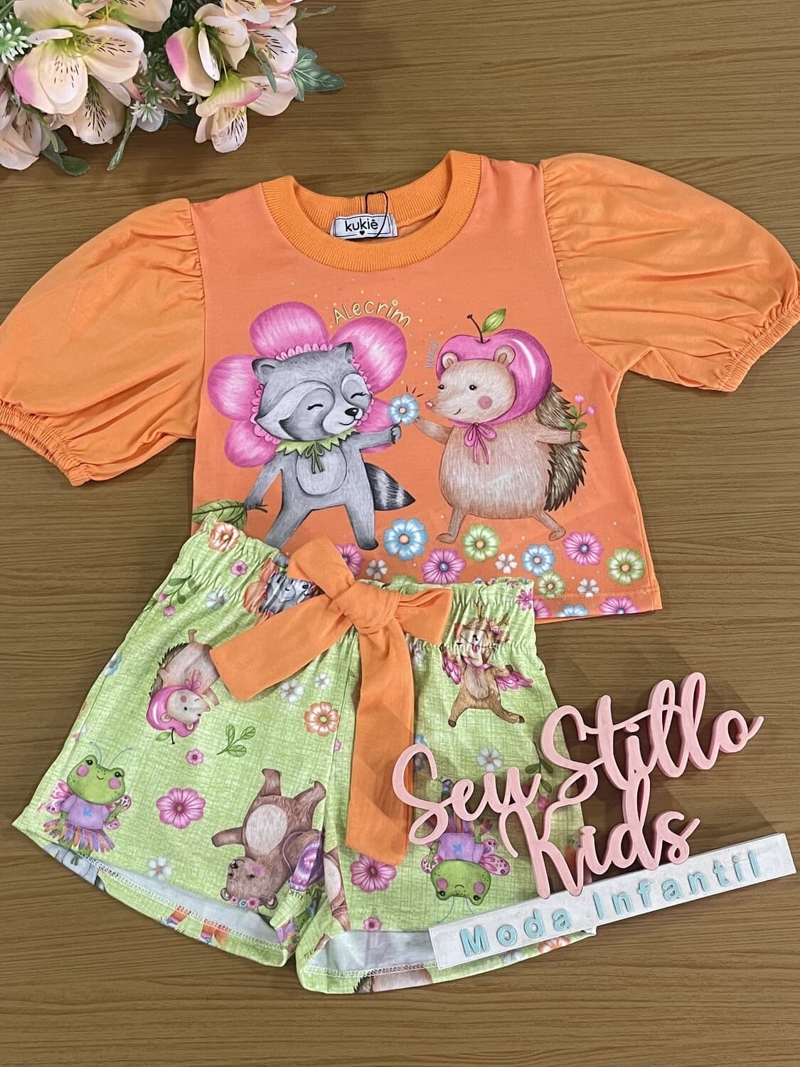 Conjunto Infantil Kukie Verão Shorts Verde e Blusa Laranja Amiguinhos