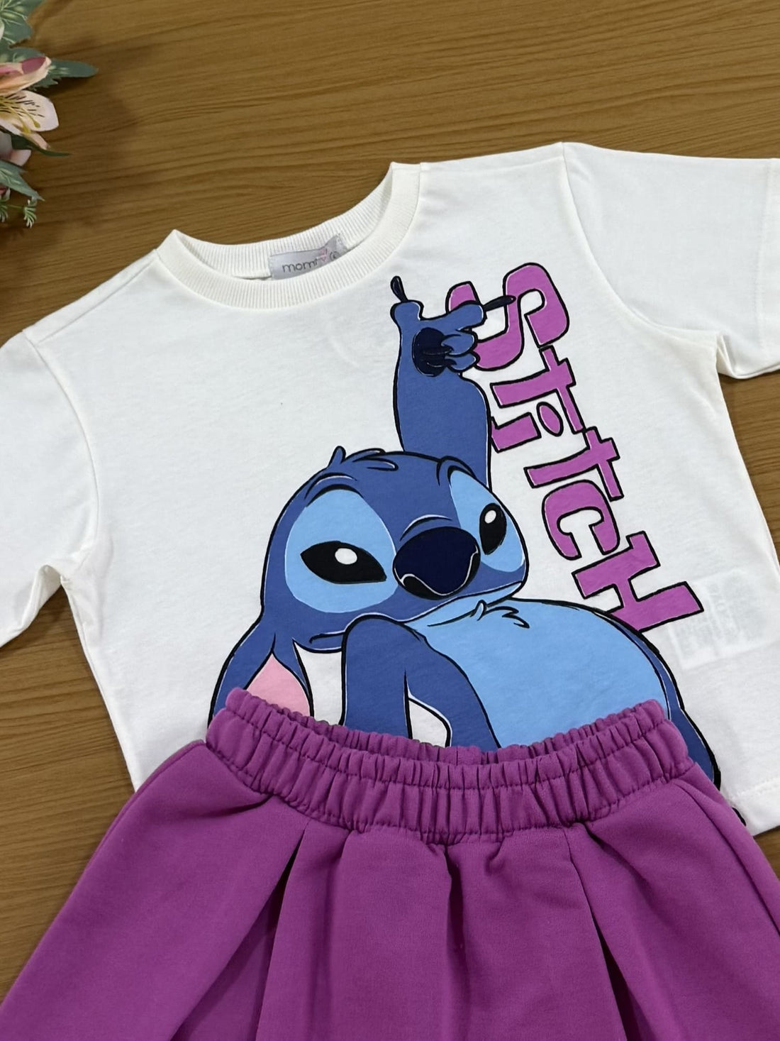 Conjunto Infantil Momi com Shorts Saia e Blusa Branca Stitch