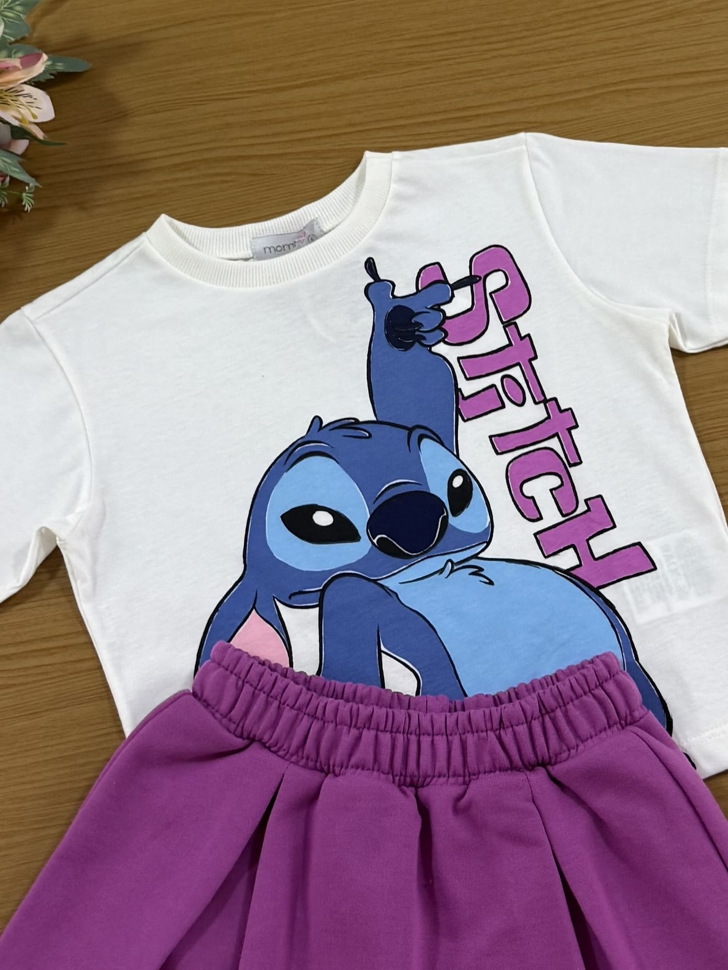 Conjunto Infantil Momi com Shorts Saia e Blusa Branca Stitch