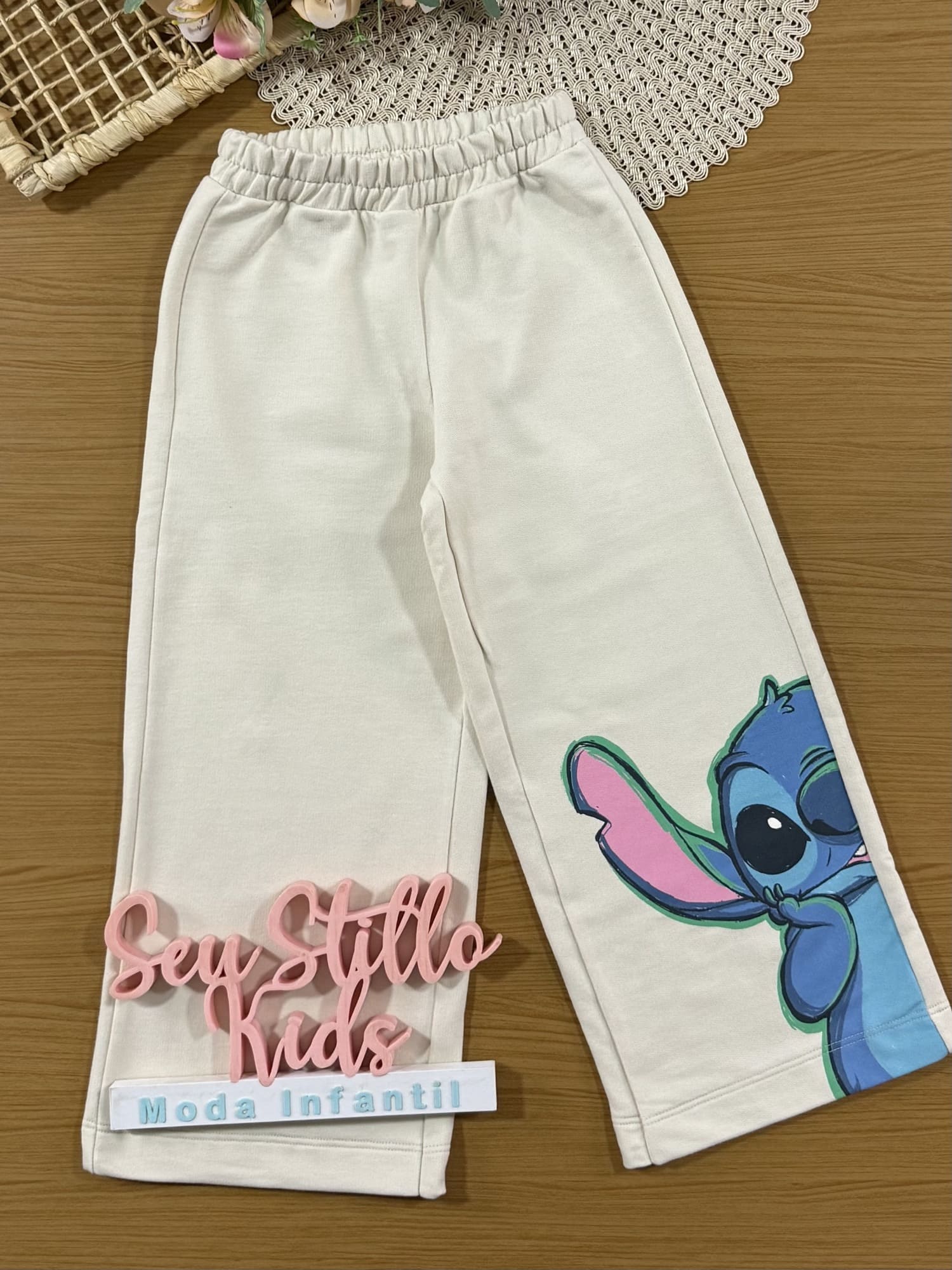 Conjunto Infantil Animê Inverno com Calça e Moletom sem Flanela Bege Stitch Disney