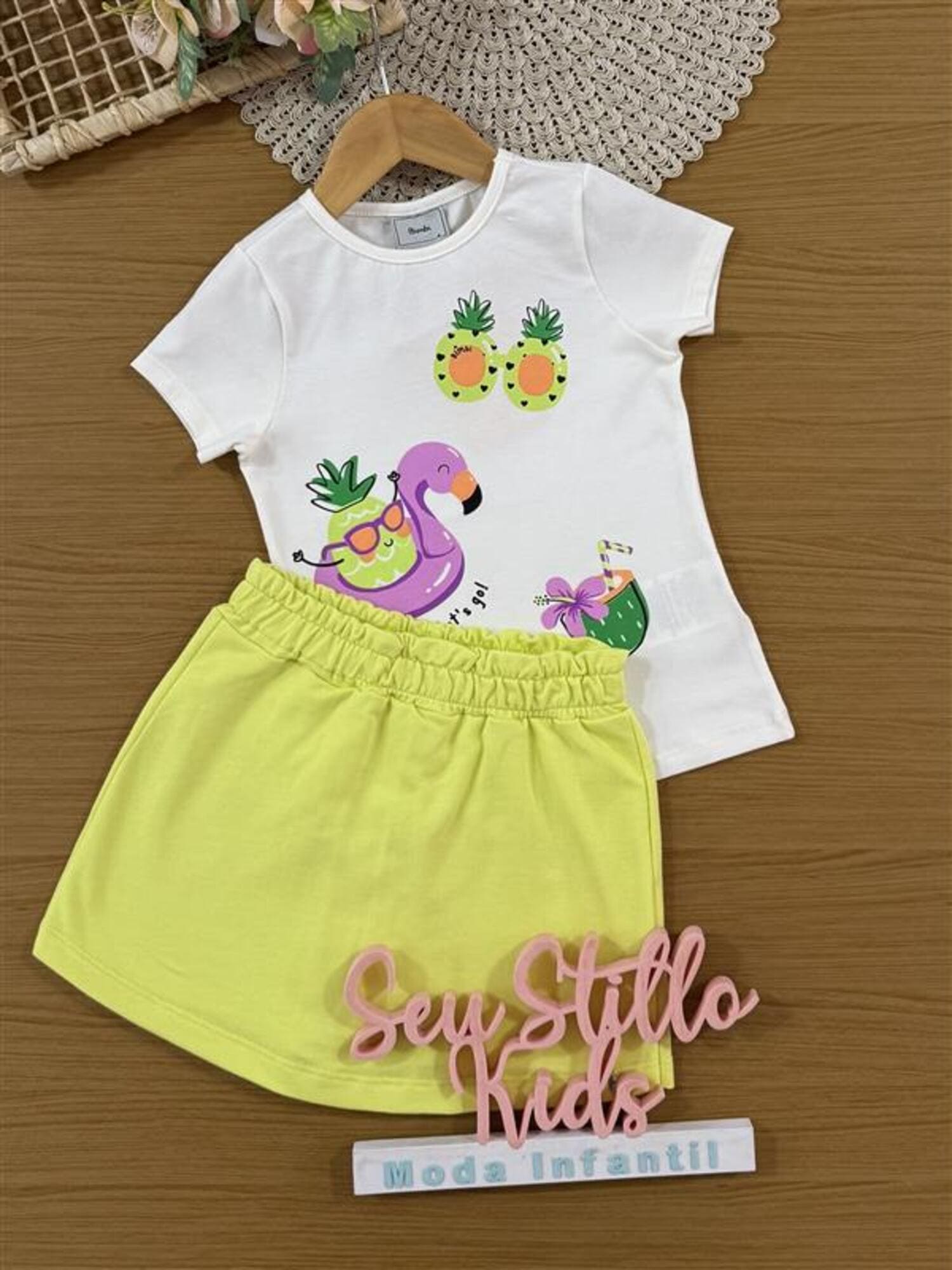 Conjunto Infantil Bimbi Verão com Shorts Saia Verde e Blusa Branca Praia