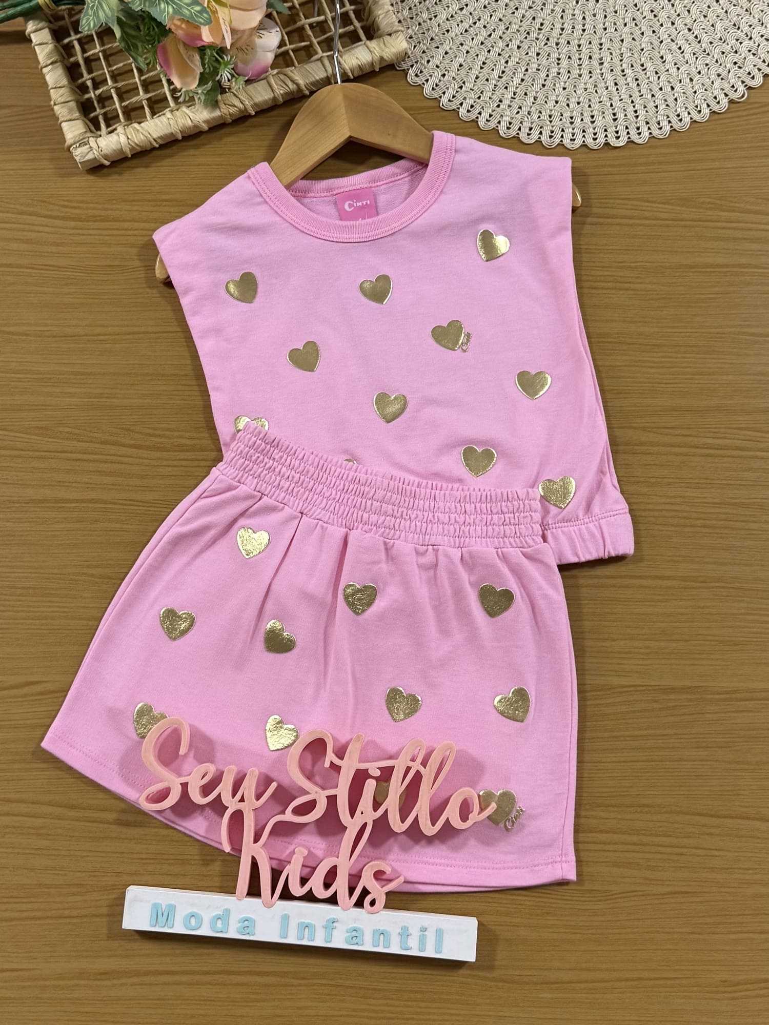 Conjunto Infantil Cinti Verão com Shorts Saia e Blusa sem Mangas Rosa Corações